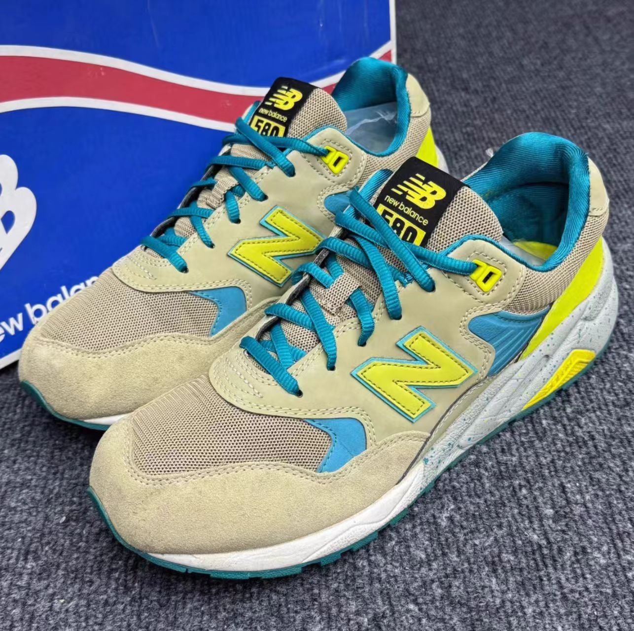 New Balance 580