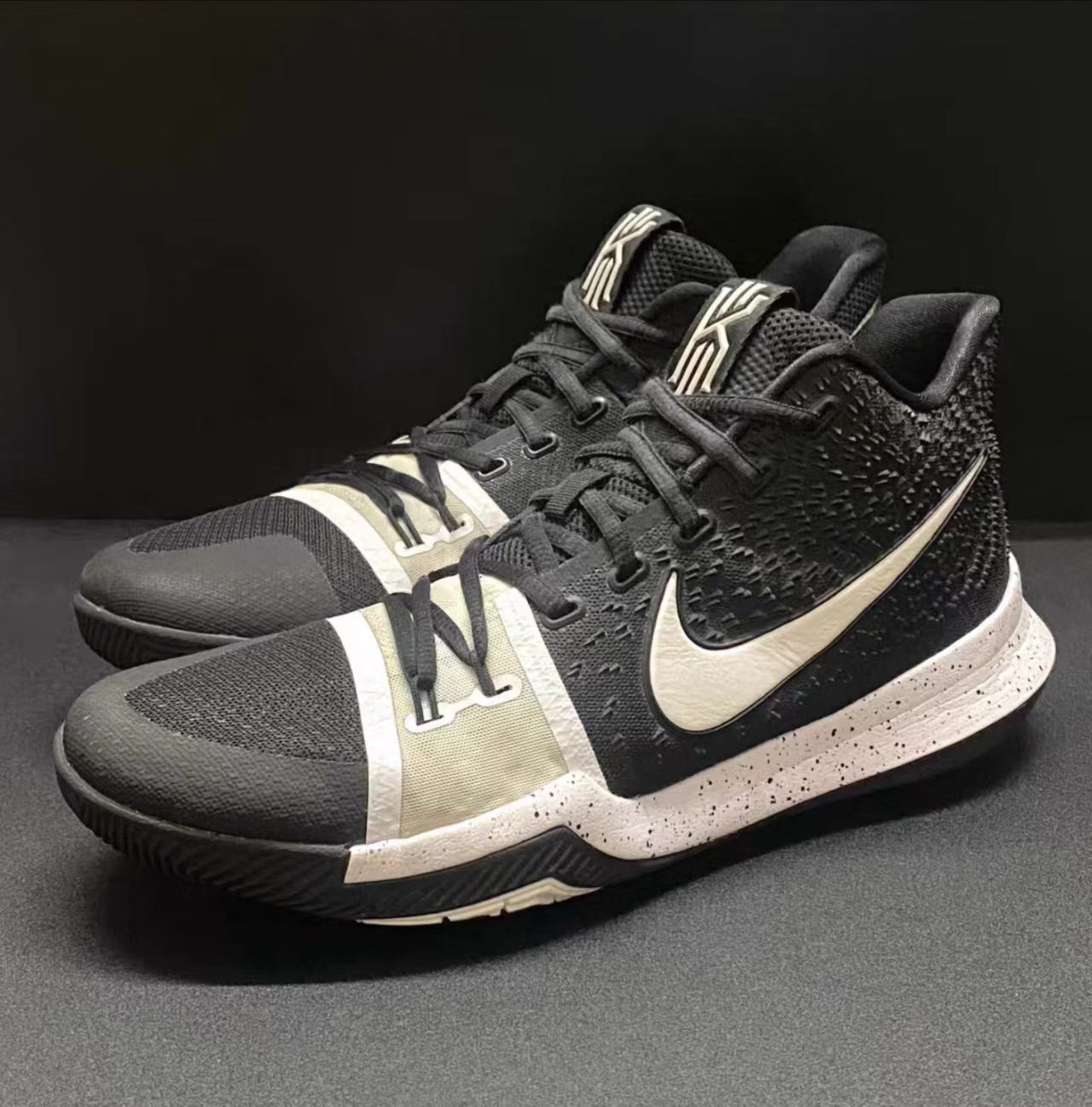 Nike Kyrie 3 Oreo