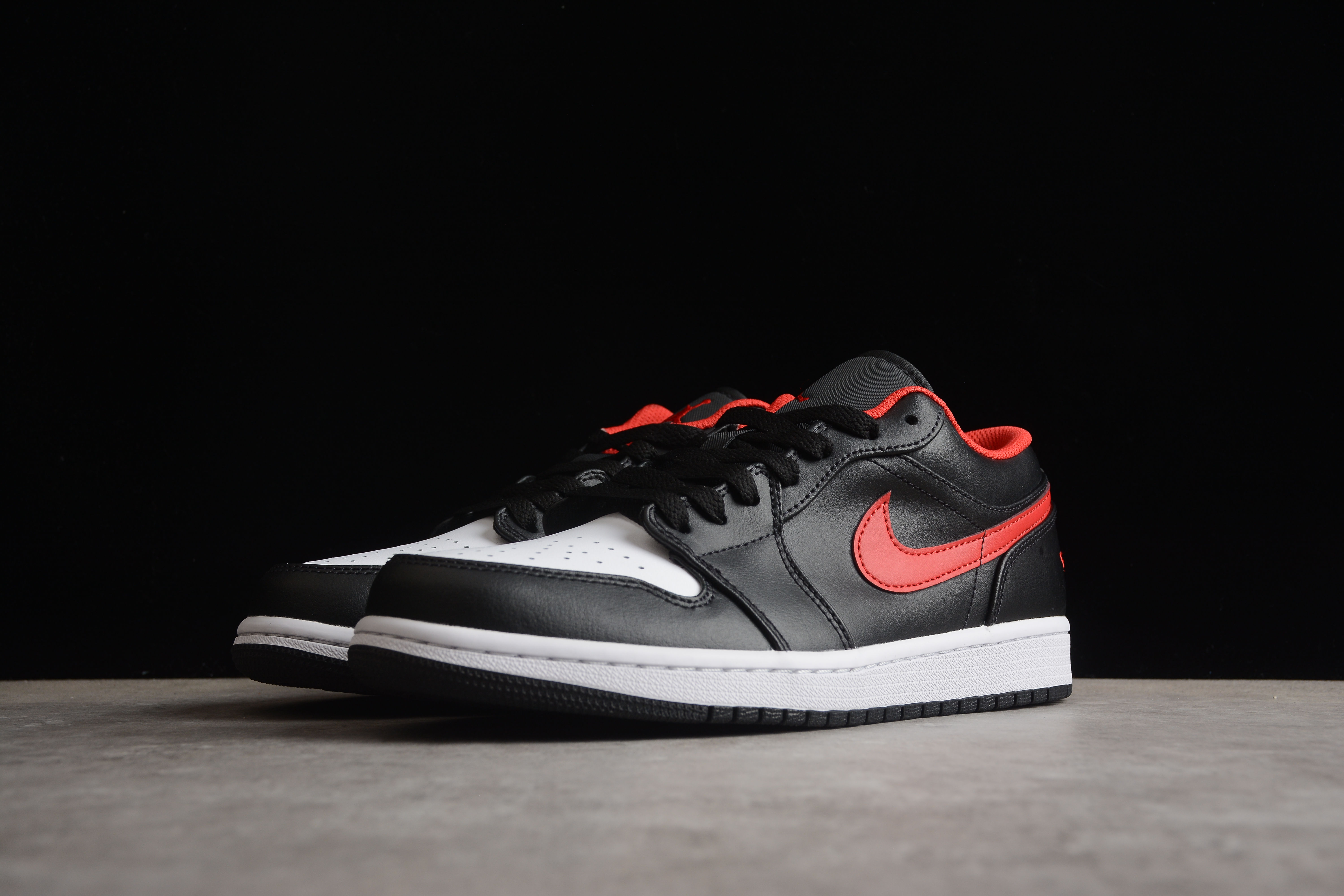 Air Jordan 1 Low “White Toe” 553558-063