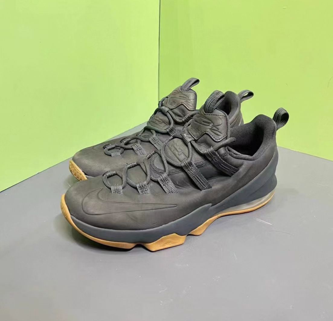 Nike LeBron 13 Low PRM 'Anthracite/Gum'