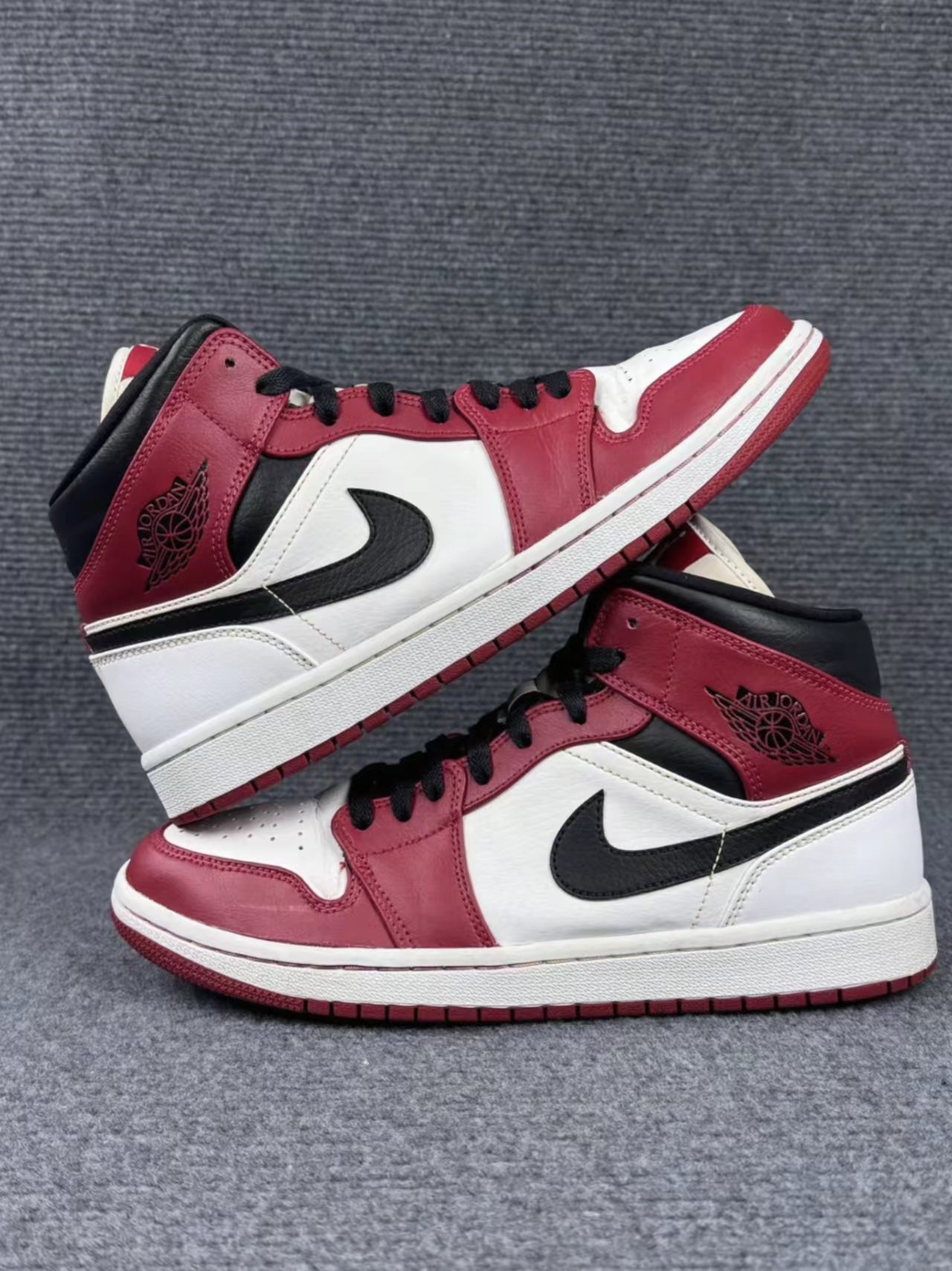 Air Jordan 1 Mid "Chicago Flip"
