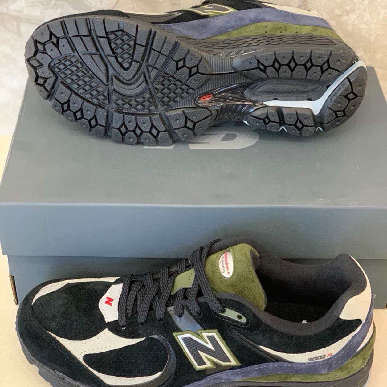 New Balance 2002R 