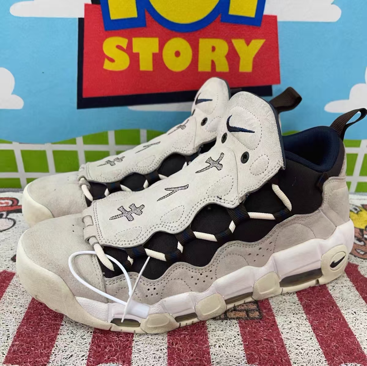 Nike Air More Money QS 