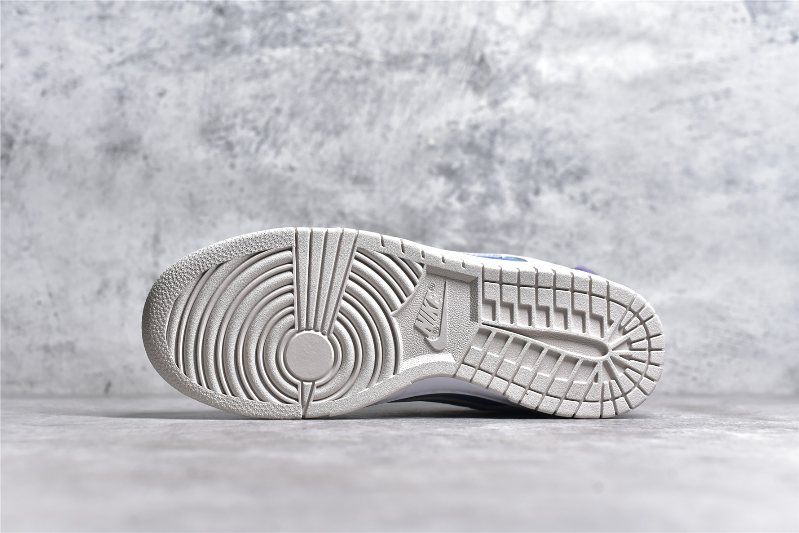 NIKE SB DUNK LOW RU2236-565