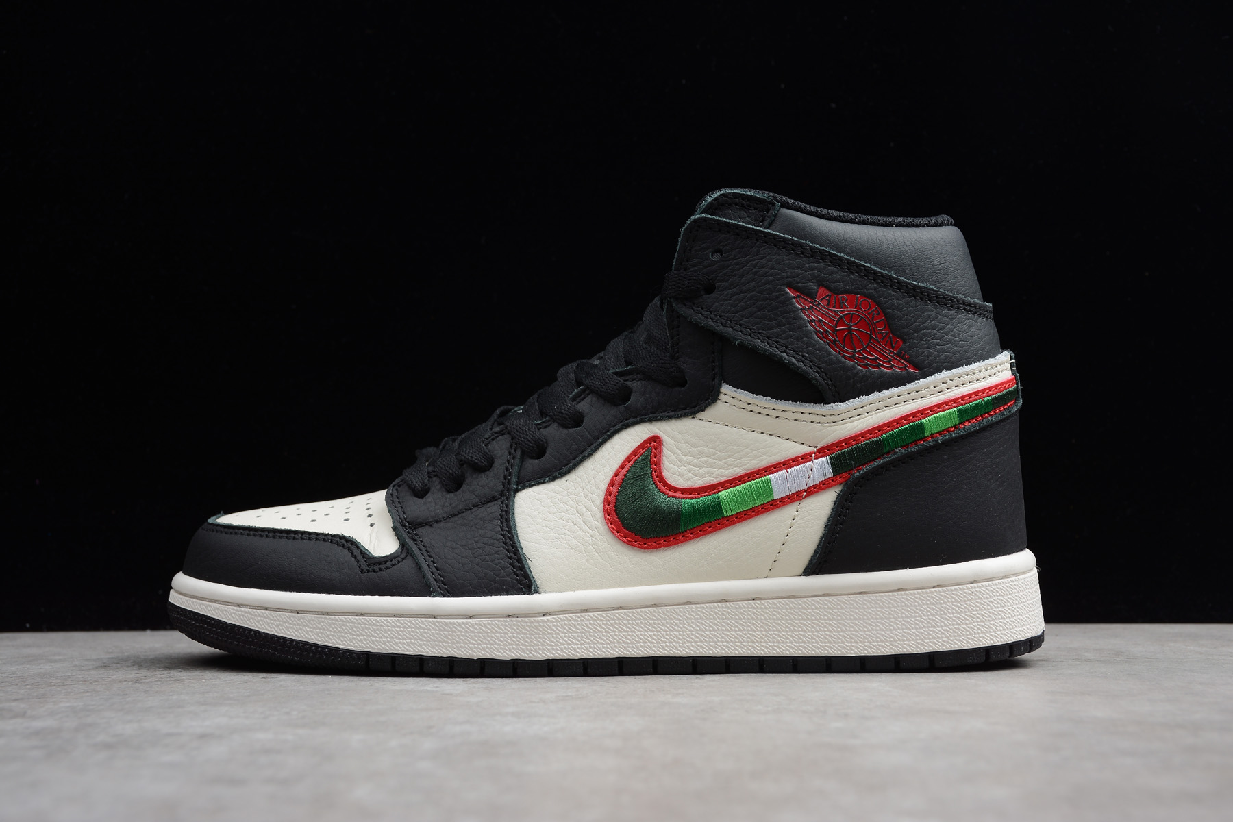 Air Jordan 1 I Retro High OG Sports Illustrated 555088-015