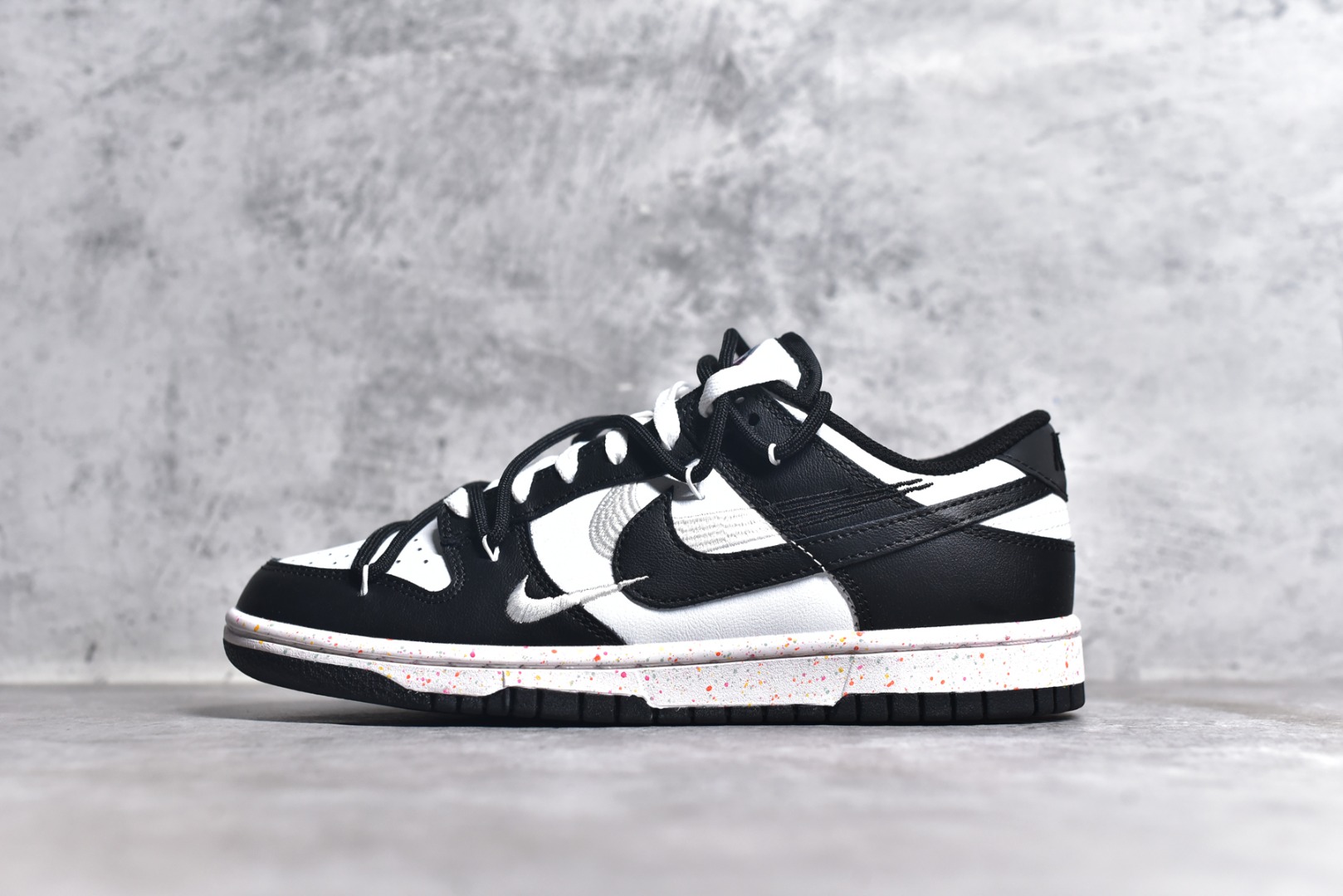 NIKE DUNK LOW MULTIPLE SWOOSHES FD4623-132