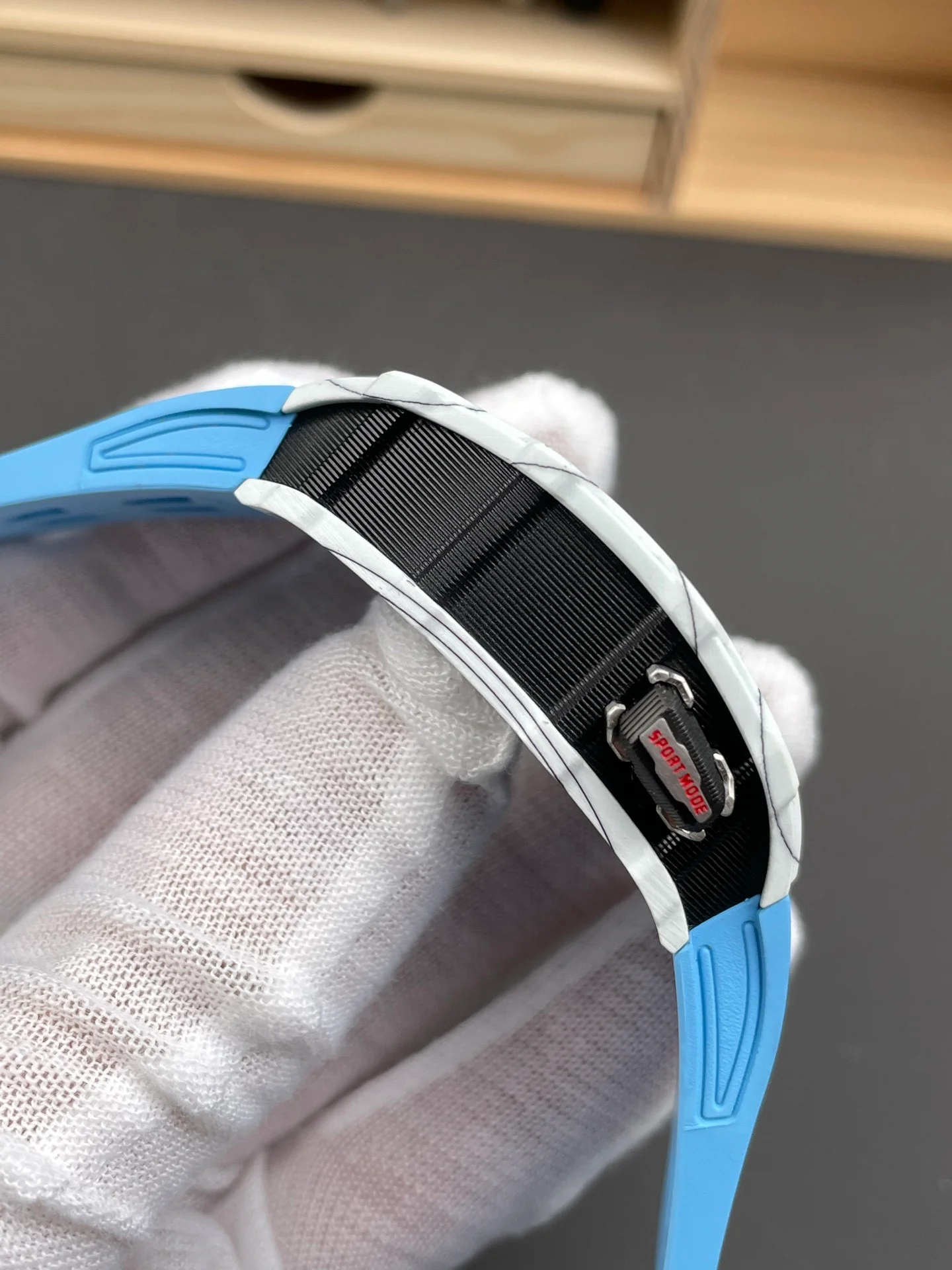RM35-03 Carbon Fiber White
