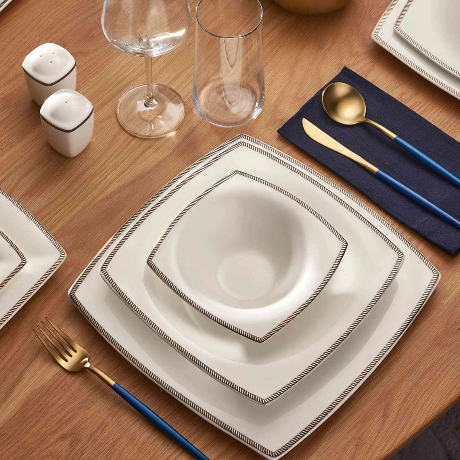 Service de table Karaca Fine Pearl Norma pour 12 personnes, 62 pièces carrées/rectangulaires