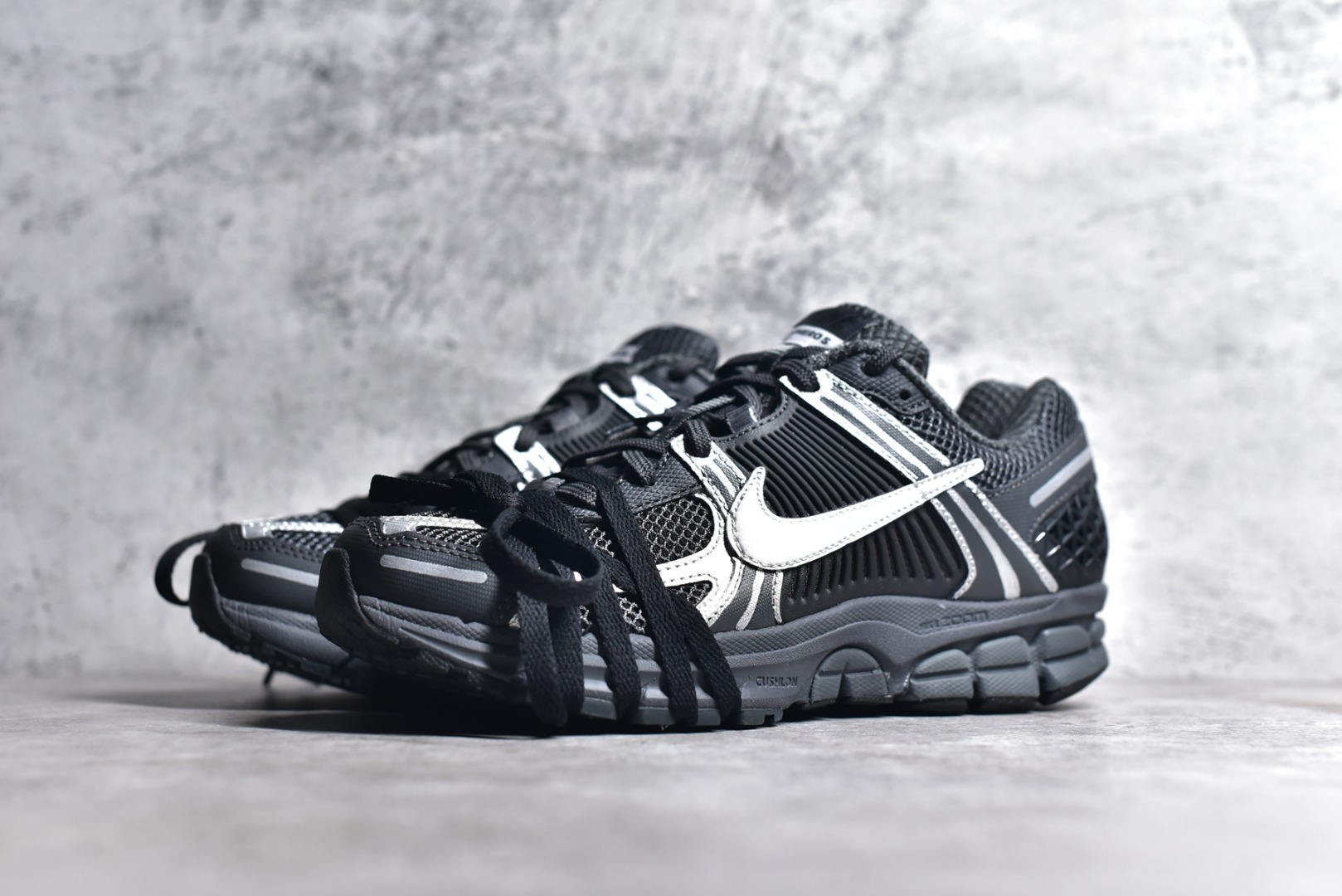 NIKE ZOOM VOMERO 5 BV1358-002
