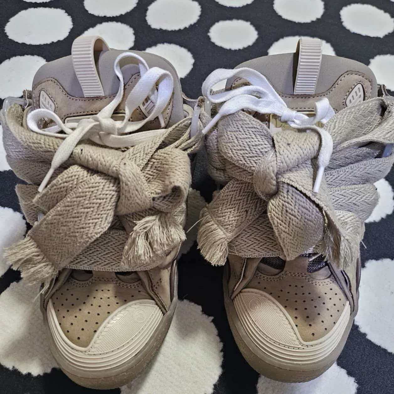 Lanvin Curb