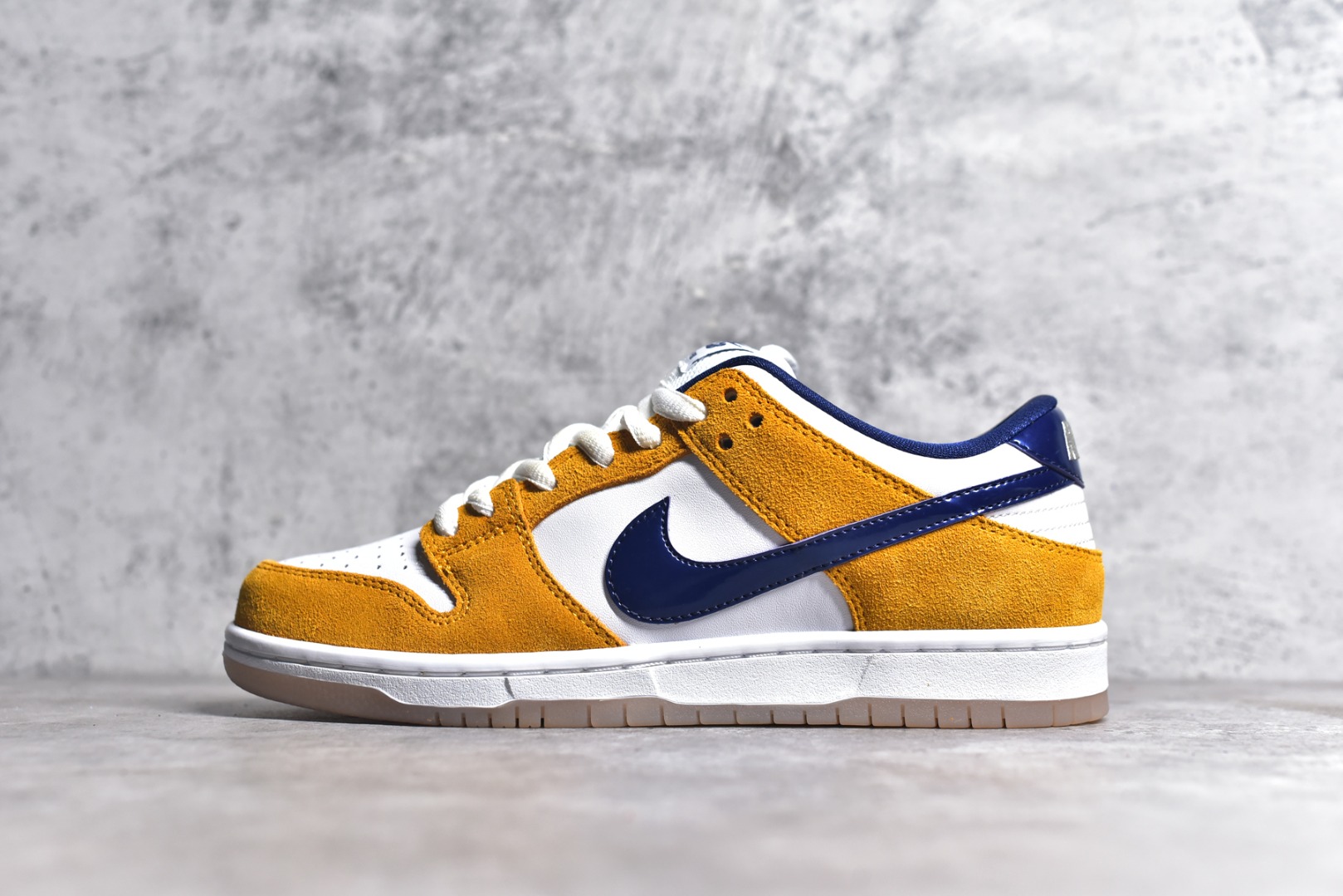 NIKE SB DUNK LOW LASER ORANGE MEN'S BQ6817-800