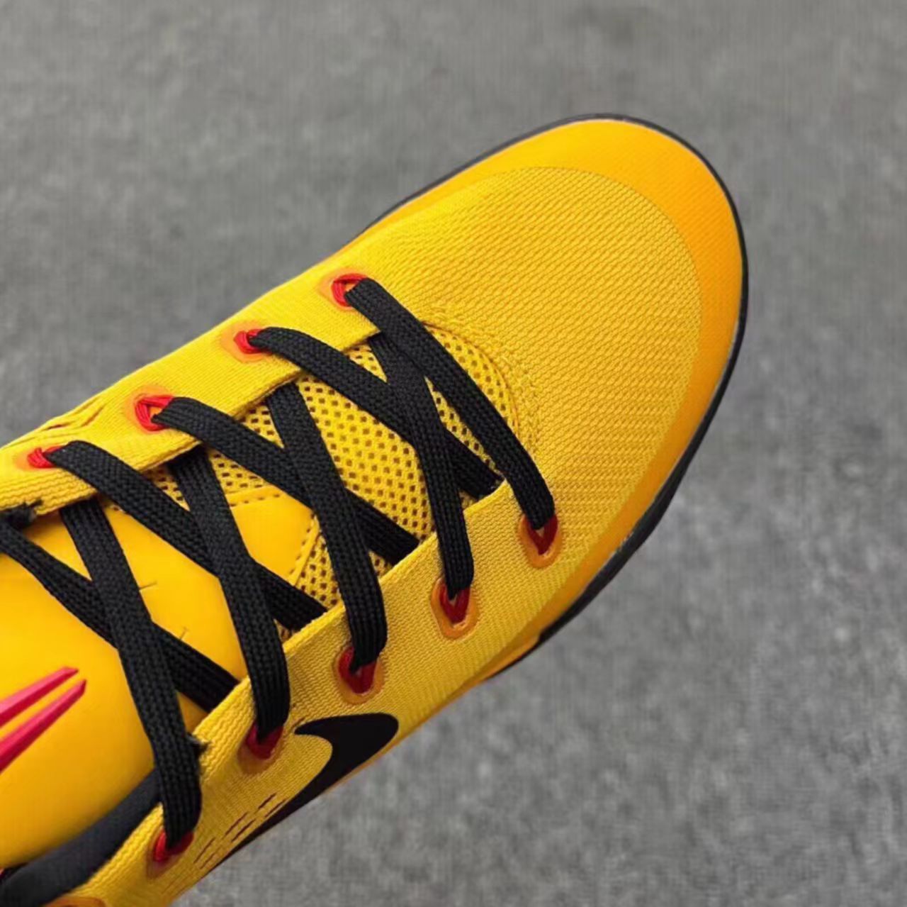 Nike Kobe 9 EM Low "Bruce Lee"