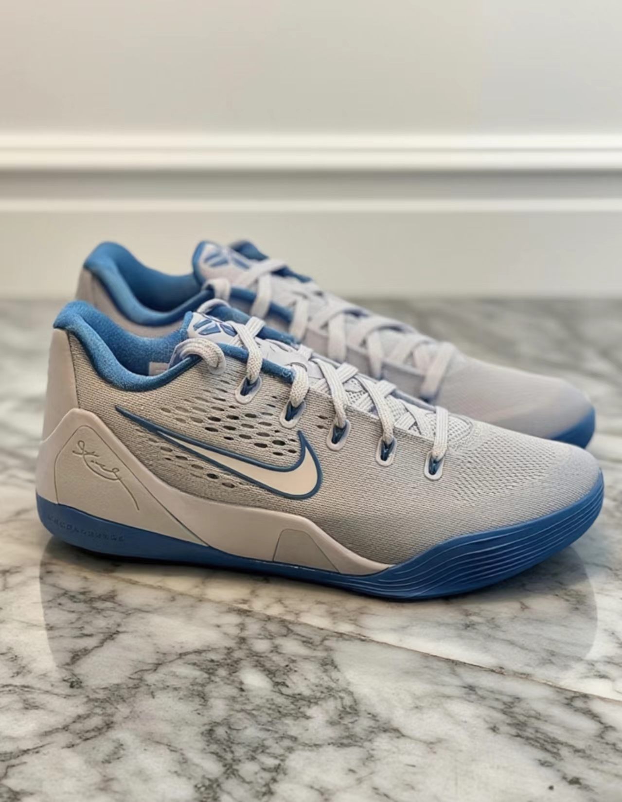 Nike Kobe 9 EM Low "University Blue"