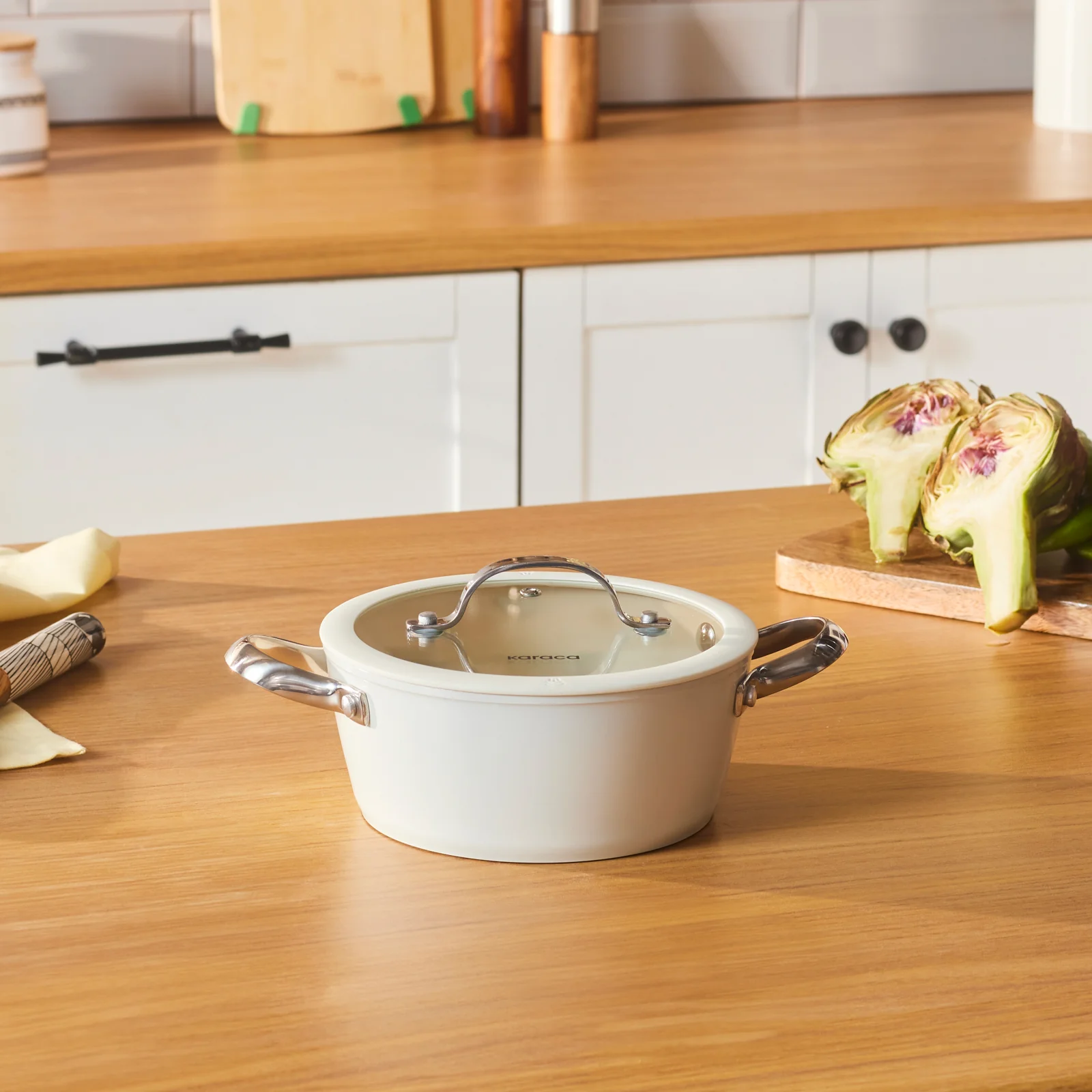 Karaca Swiss Crystal Almond Cream – Casserole avec poignée en acier inoxydable 18 cm