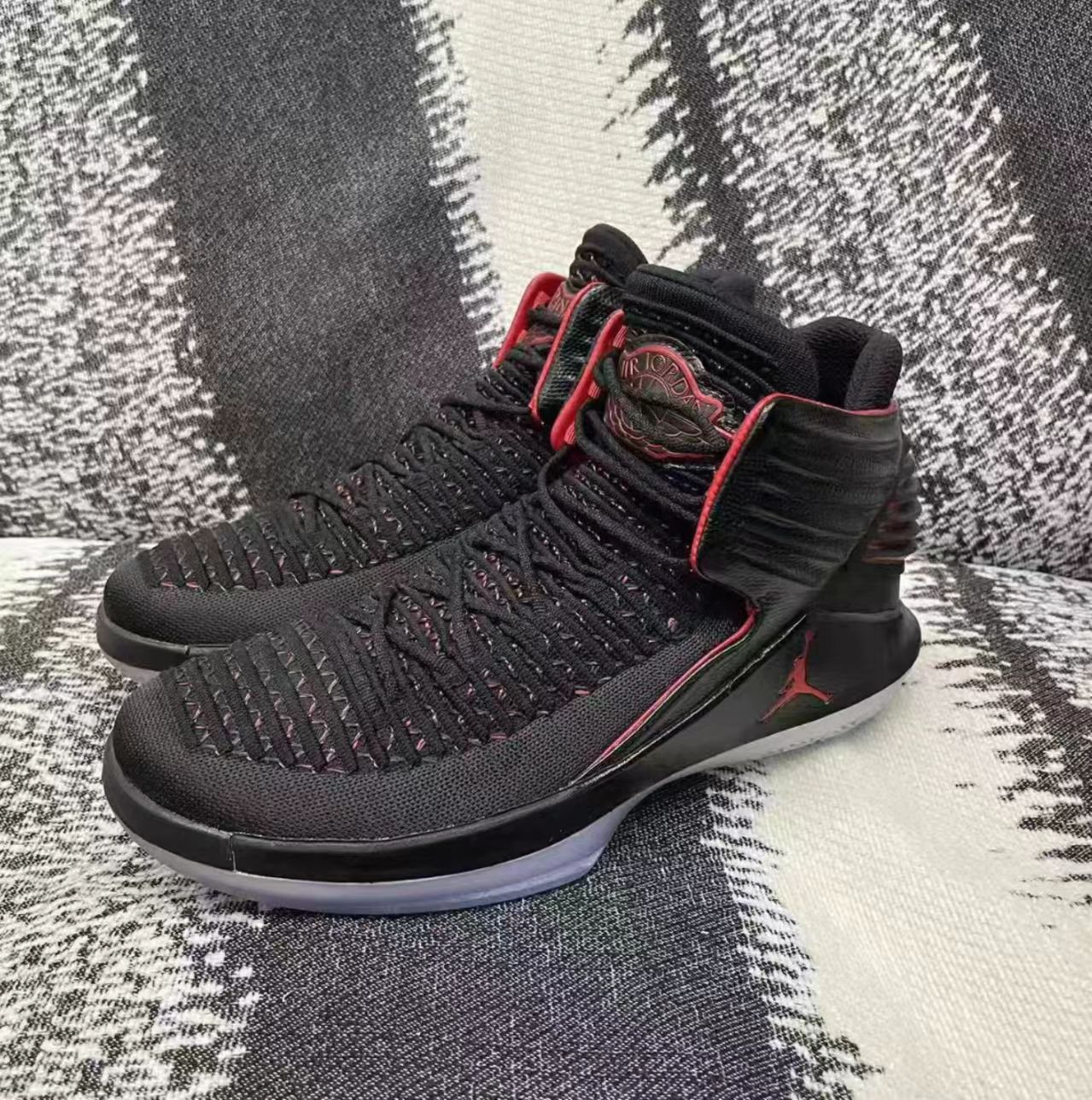 Air Jordan 32 'Bred'