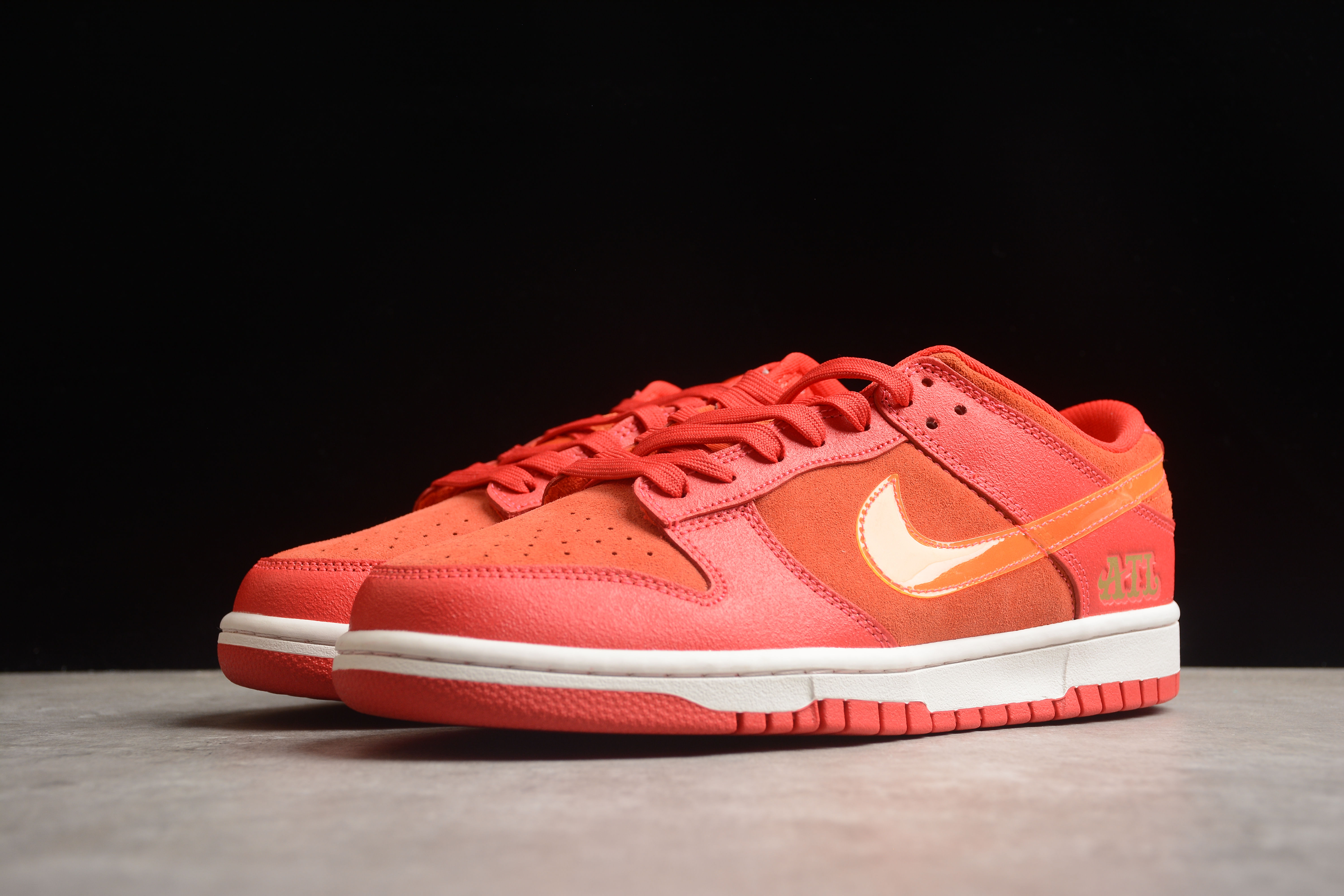 SB Dunk Low ATL  FD0724-657