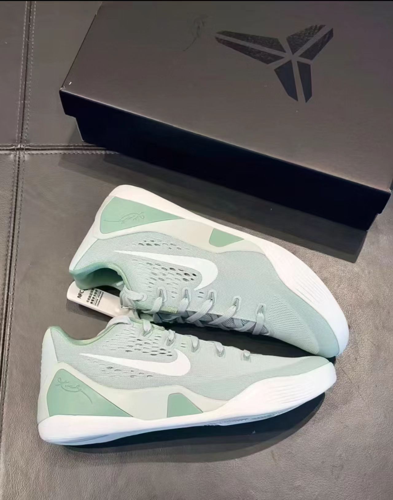 Nike Kobe 9 EM Low Protro "Igloo / Light Green"