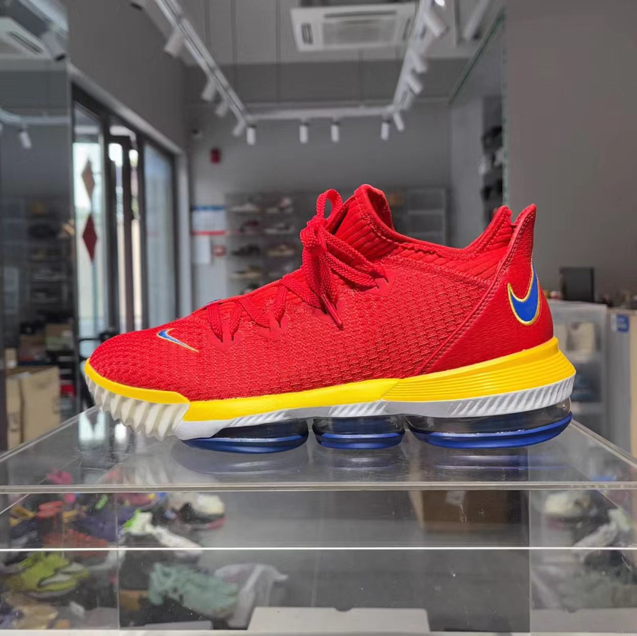 Nike LeBron 16 Low 