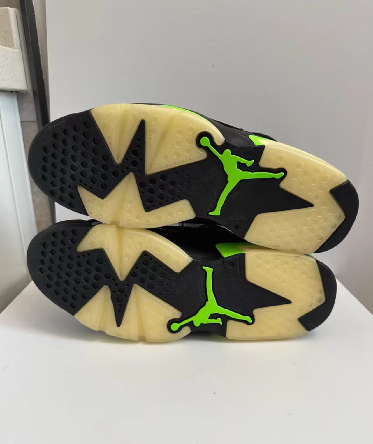 Air Jordan 6 Retro "Electric Green"