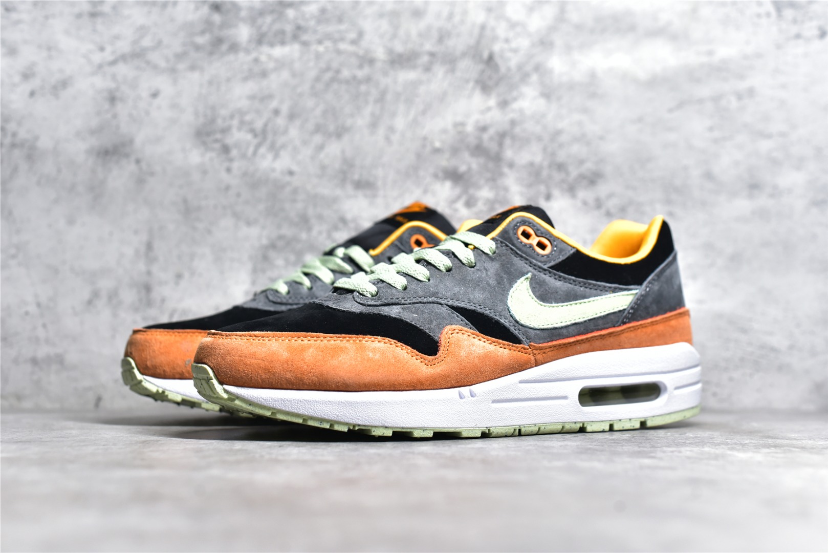 NIKE AIR MAX 1  DZ0482-001