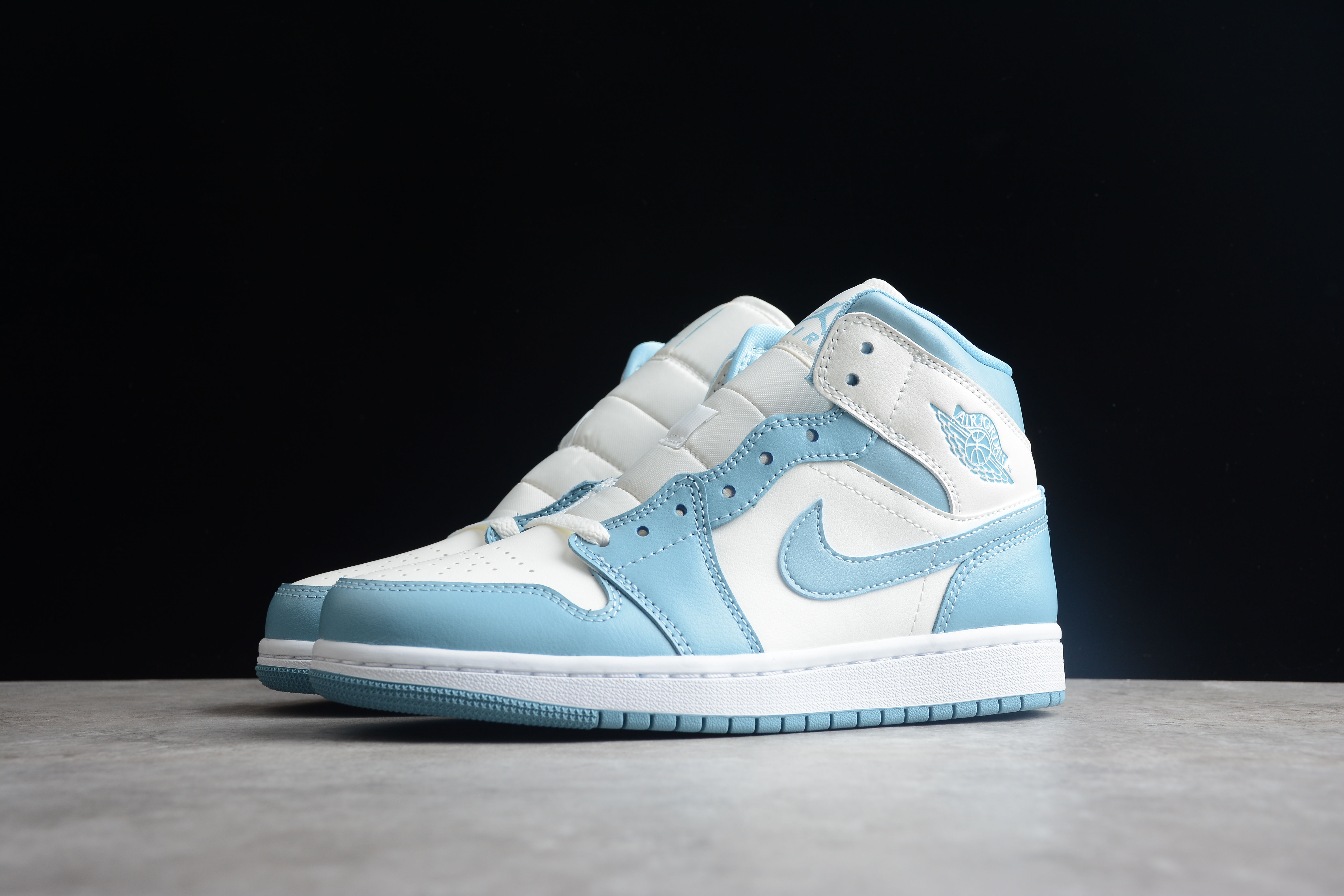 Air Jordan 1 Mid SE 