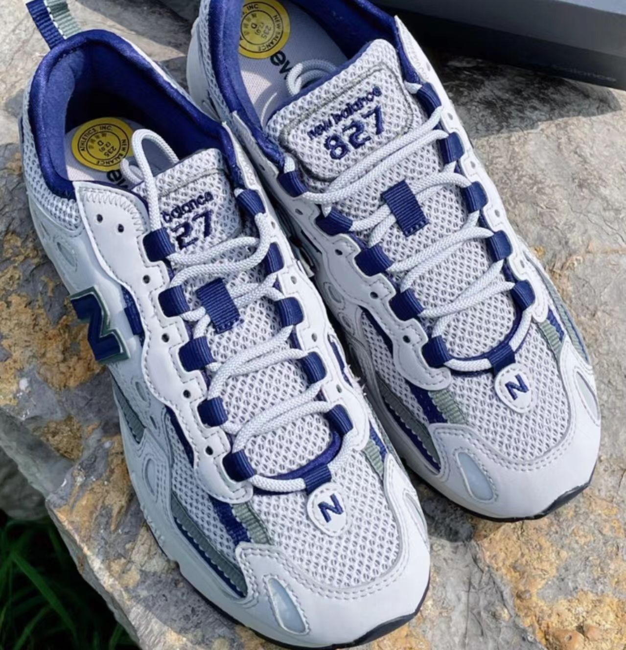 New Balance 827
