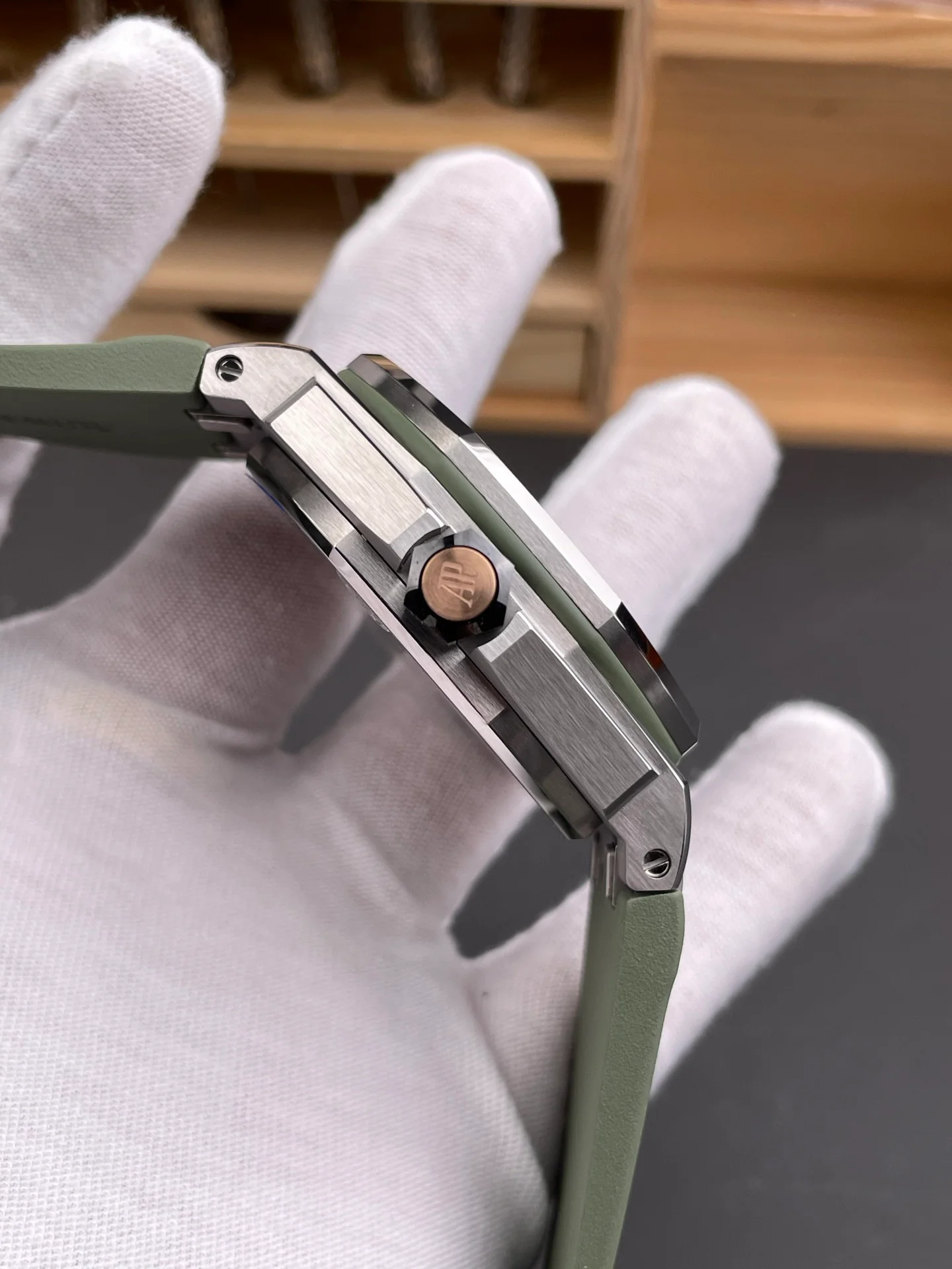 Royal Oak 15720 Avocado Green Dial