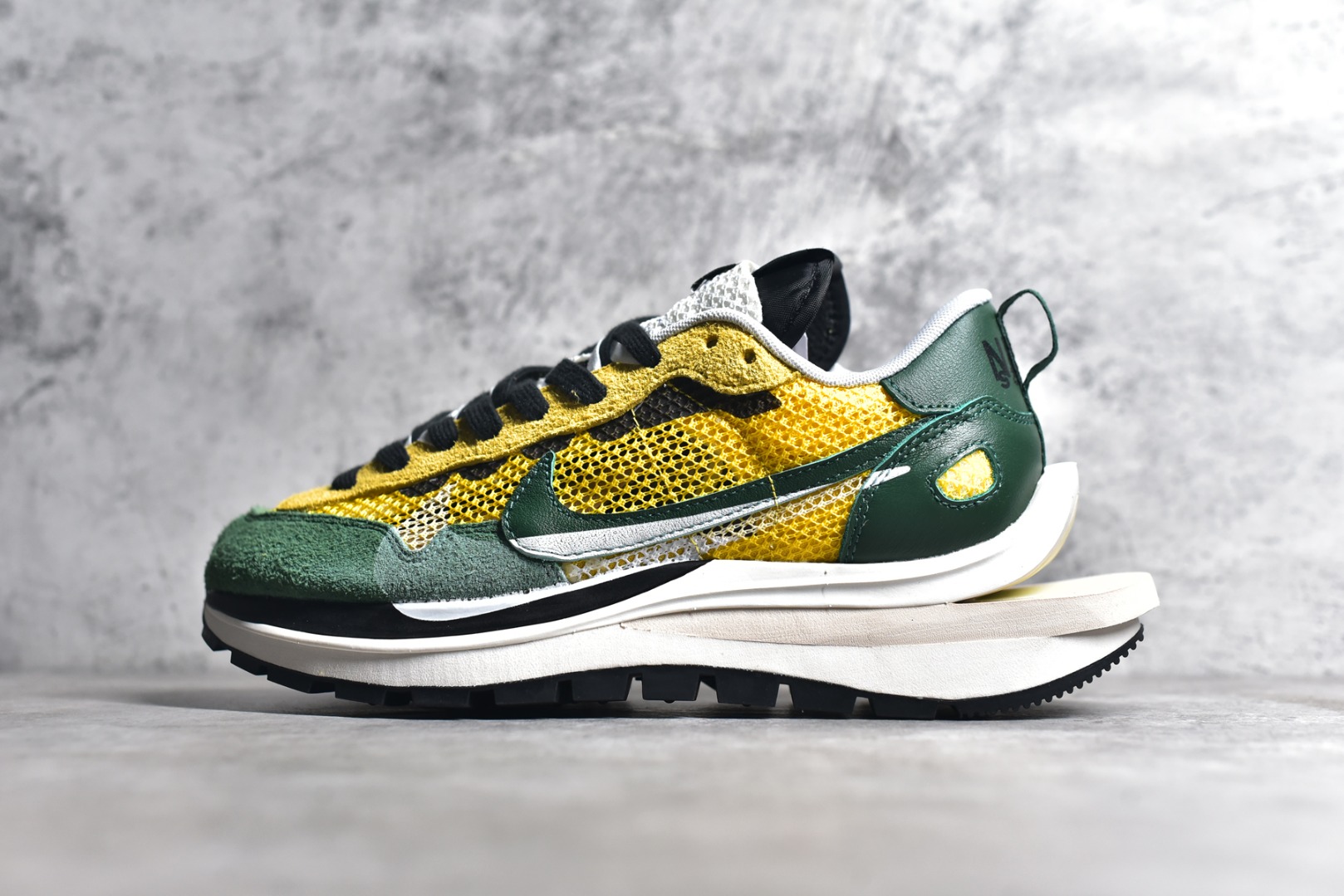 GS NIKE VAPORWAFFLE SACAI TOUR YELLOW STADIUM GREEN CV1363-700