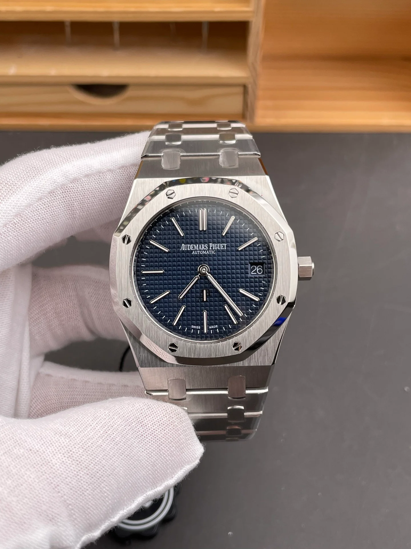 Royal Oak 16202 Blue Grained Dial