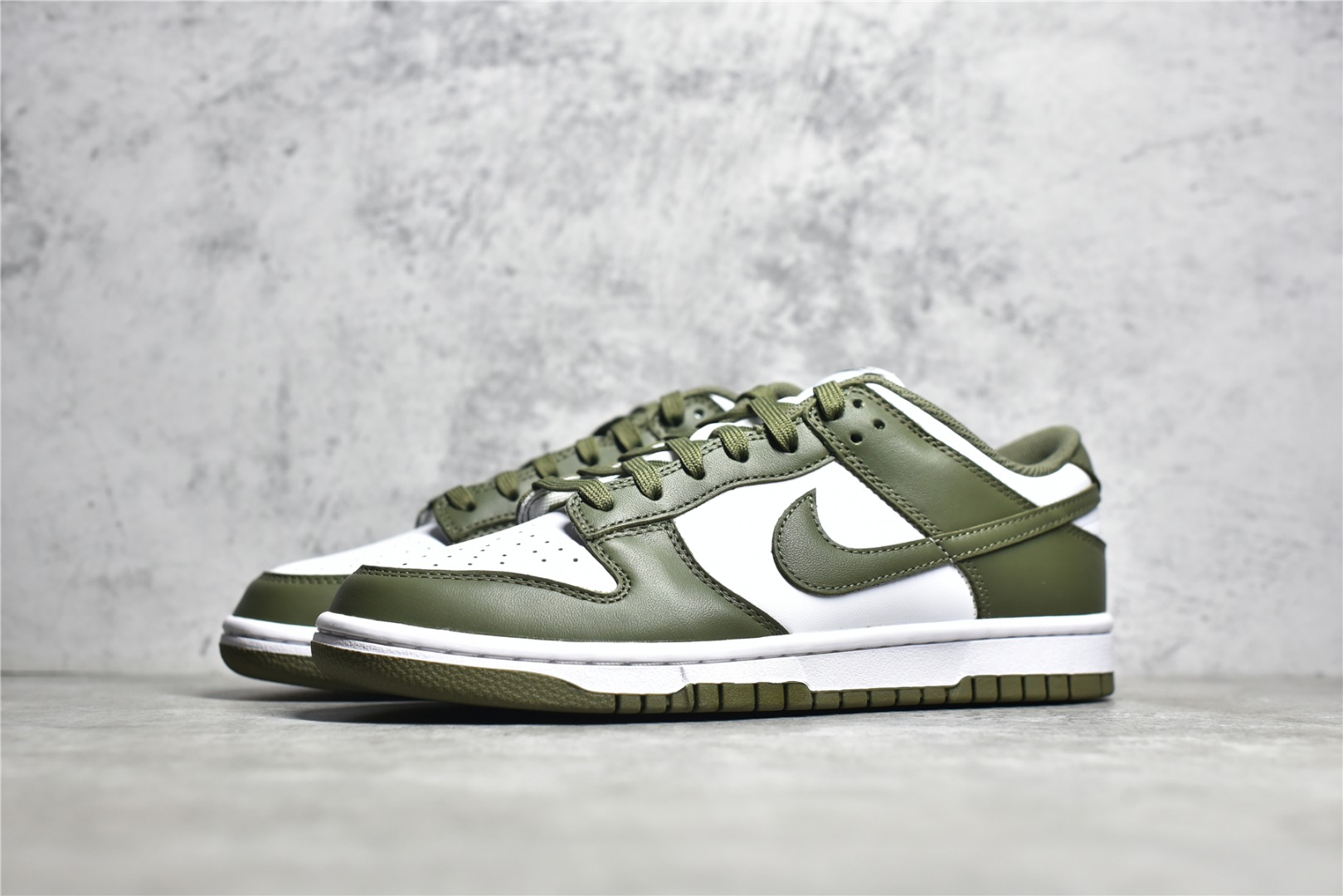 NIKE DUNK LOW MEDIUM OLIVE DD1503-120