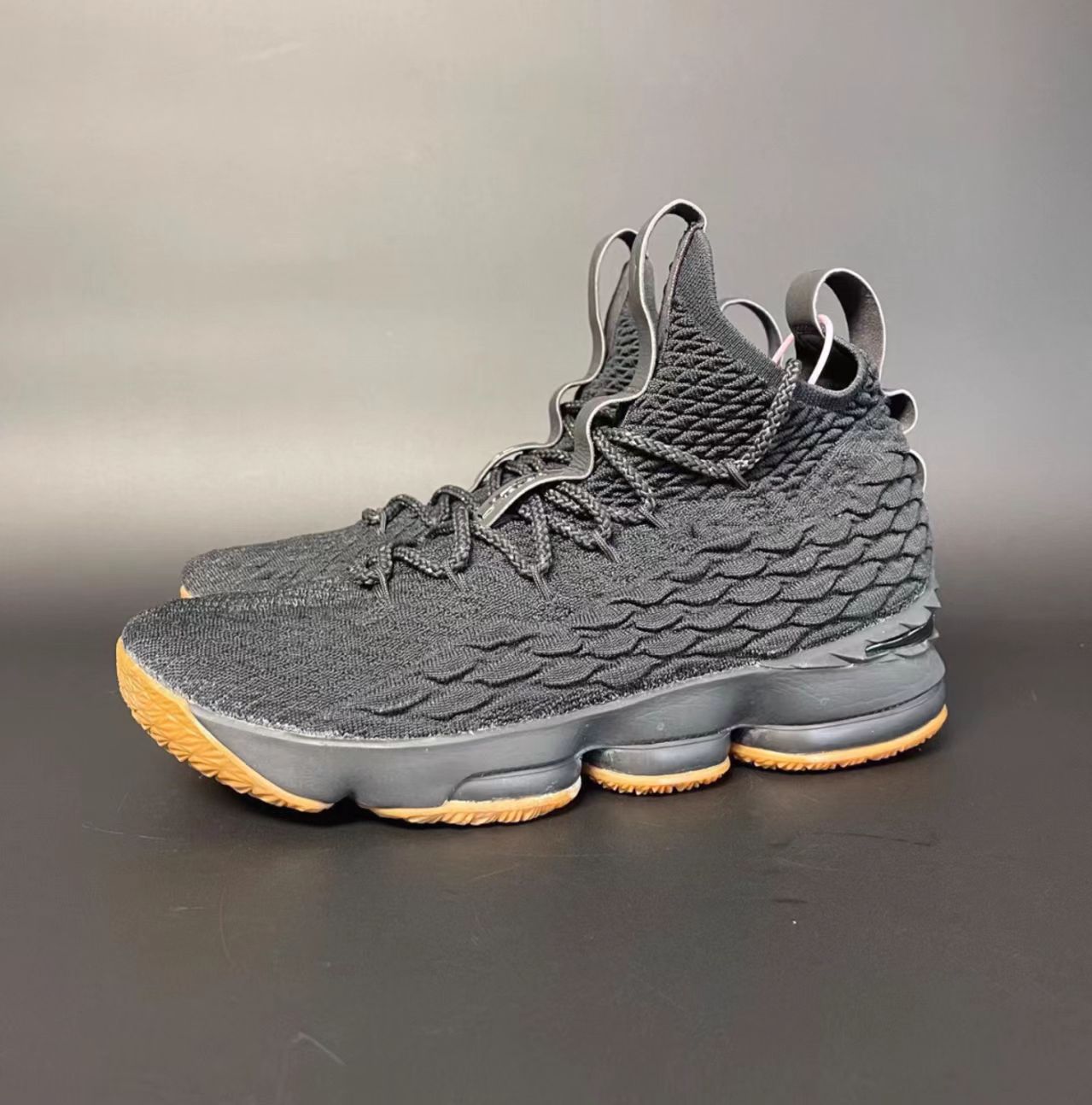 Nike LeBron 15 
