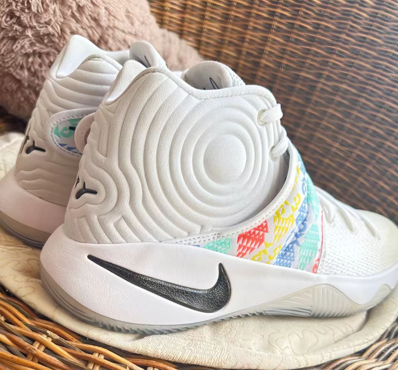 Nike Kyrie 2 "Trainer" / "Academy"