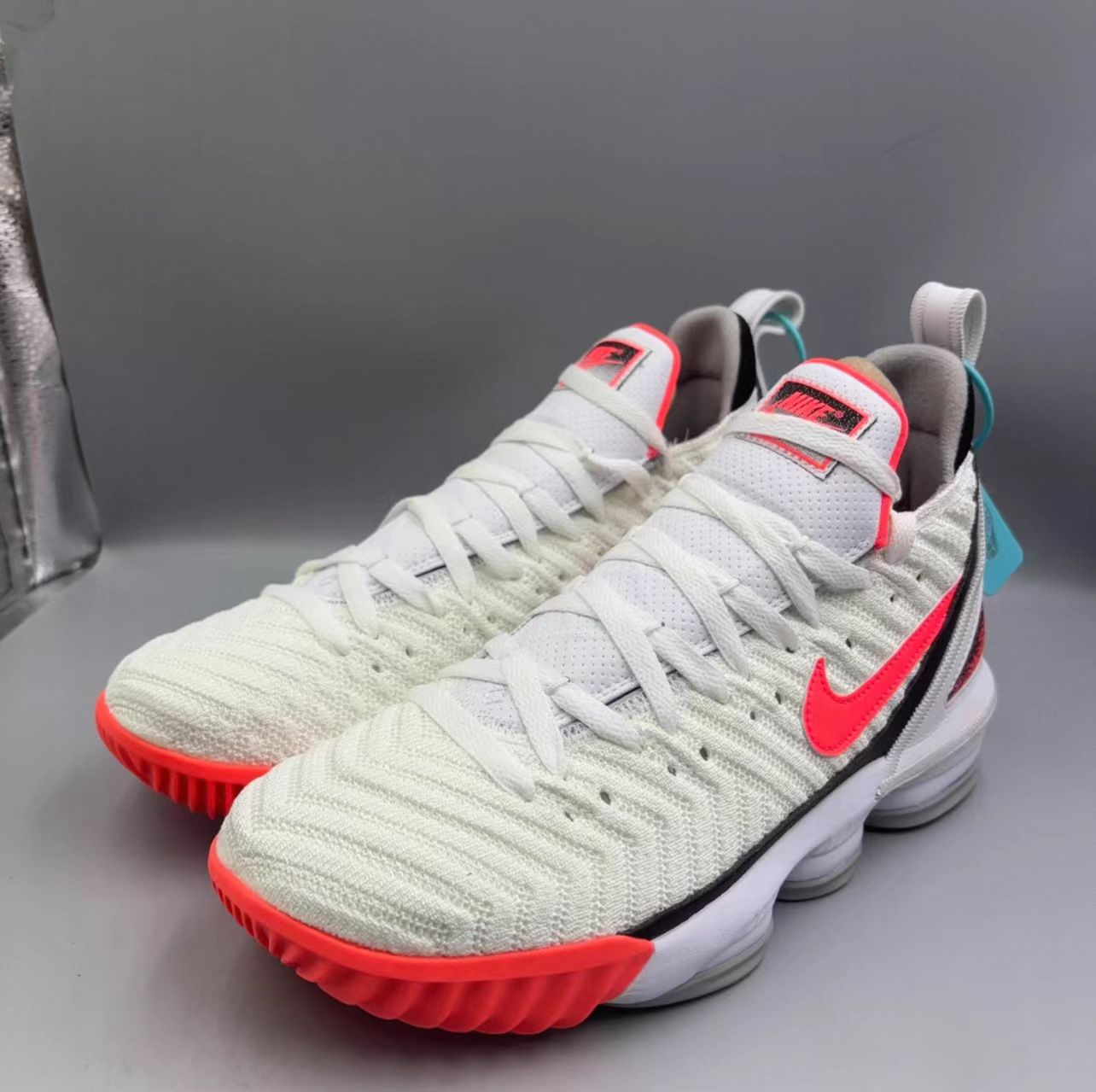 Nike LeBron 16 