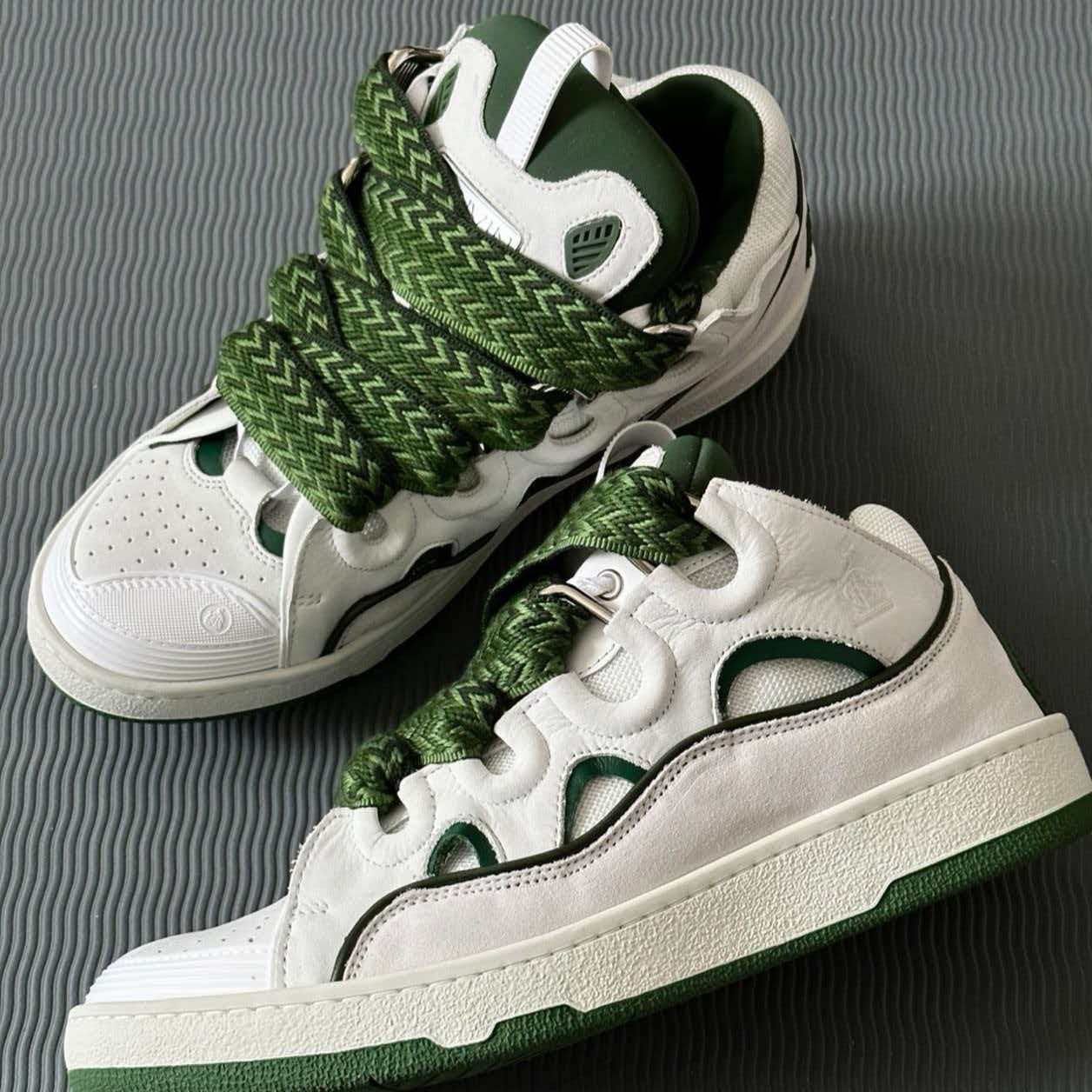Lanvin Curb