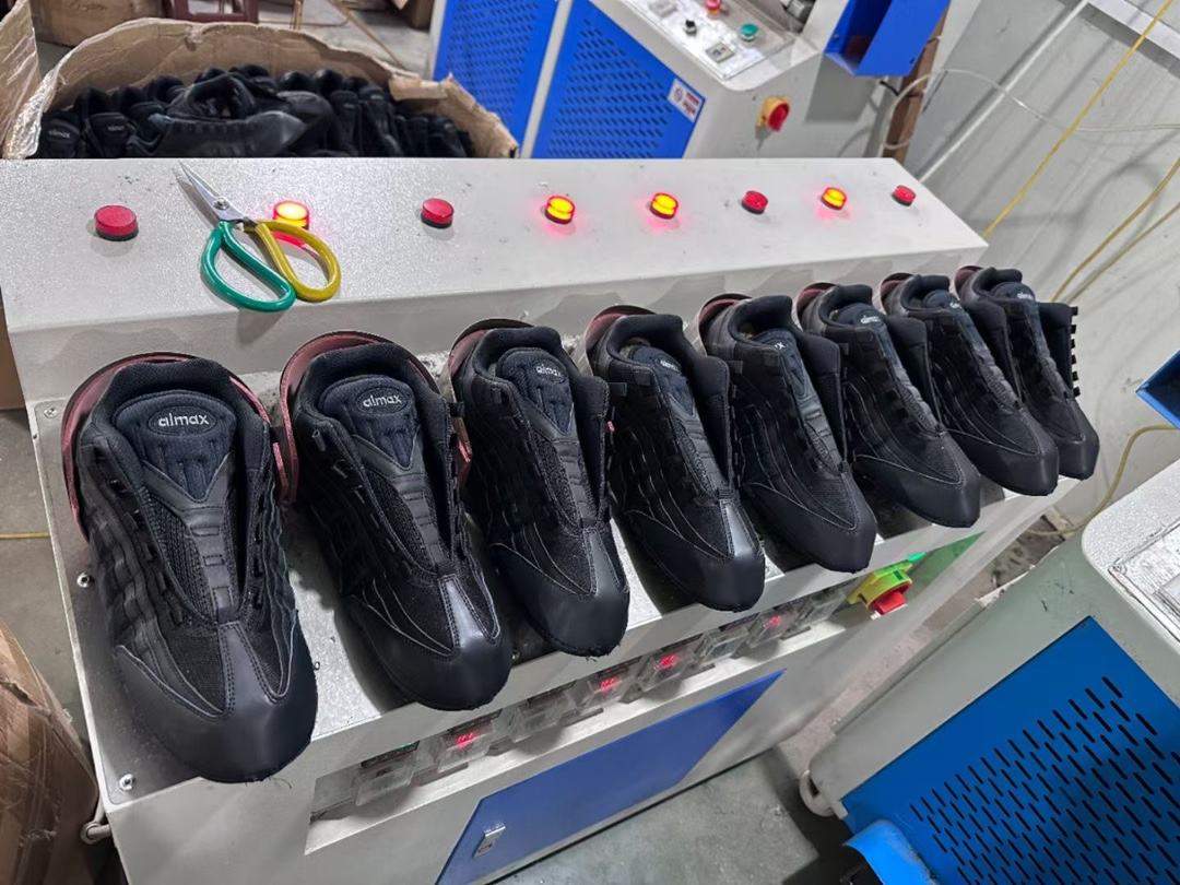 BEST BATCH AIR MAX 95 ESSENTIAL TRIPLE BLACK CI3705-001