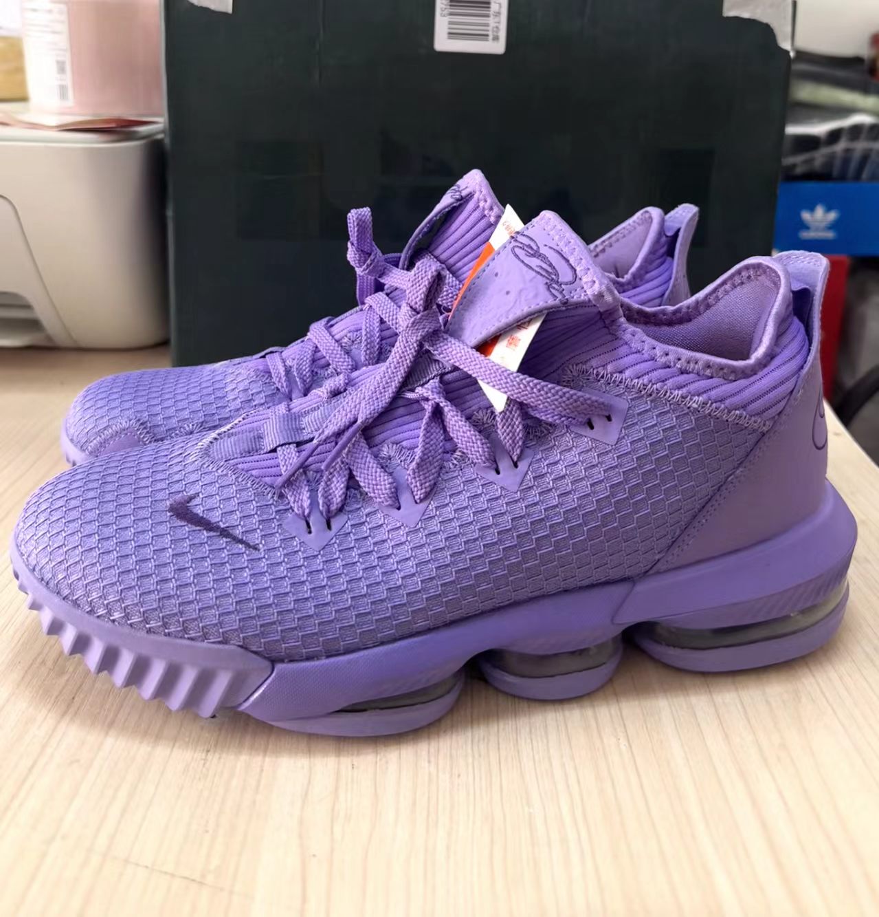 Nike LeBron 16 Low 