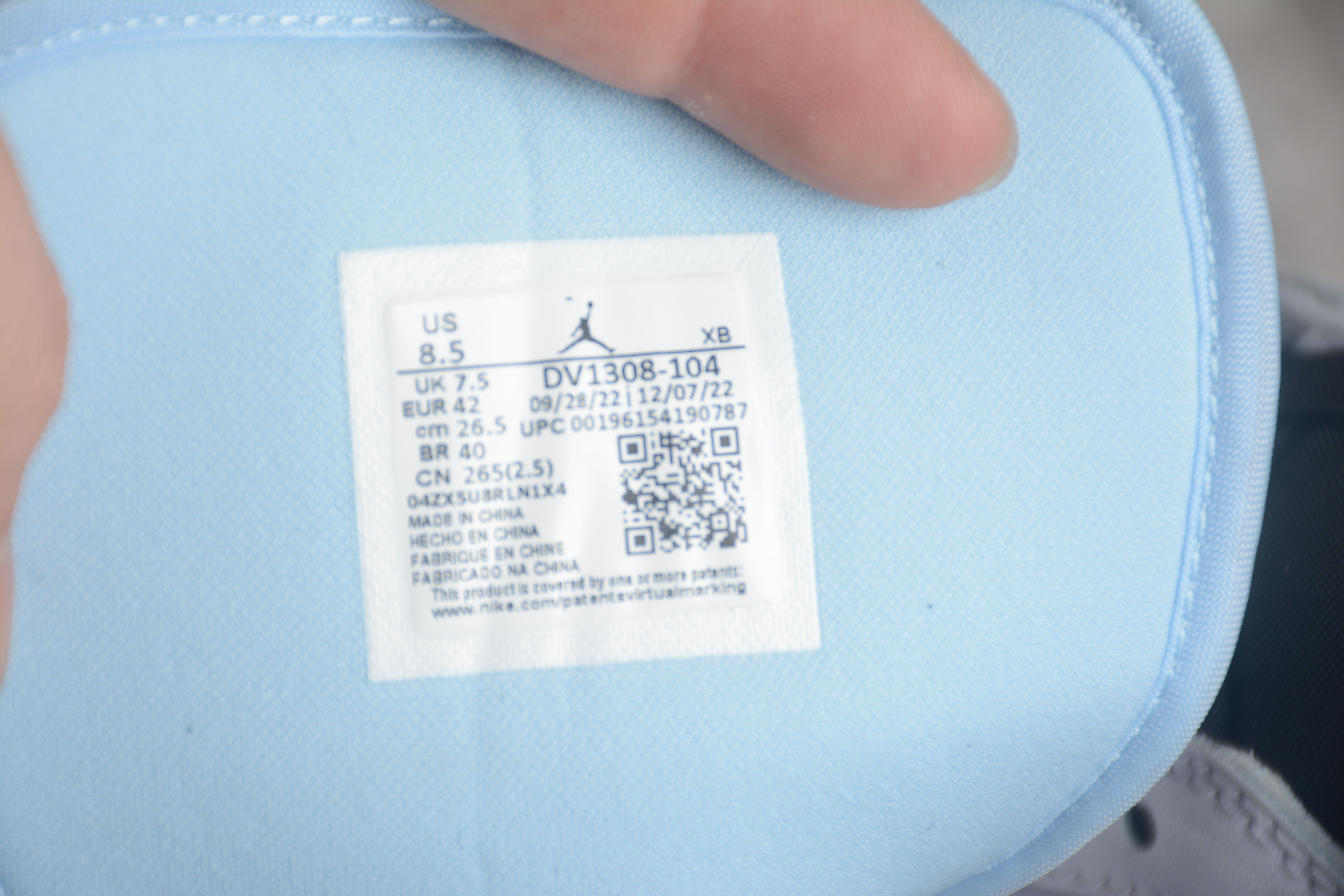 Nike - Air Jordan 1 Mid Se Ice Blue