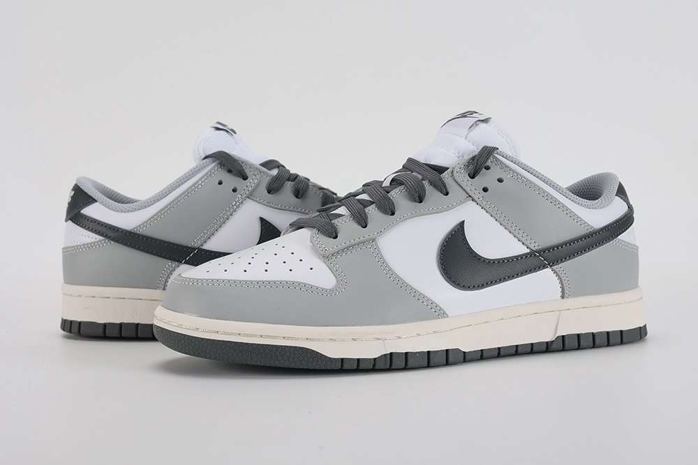 Dunk Low 'Light Smoke Grey'