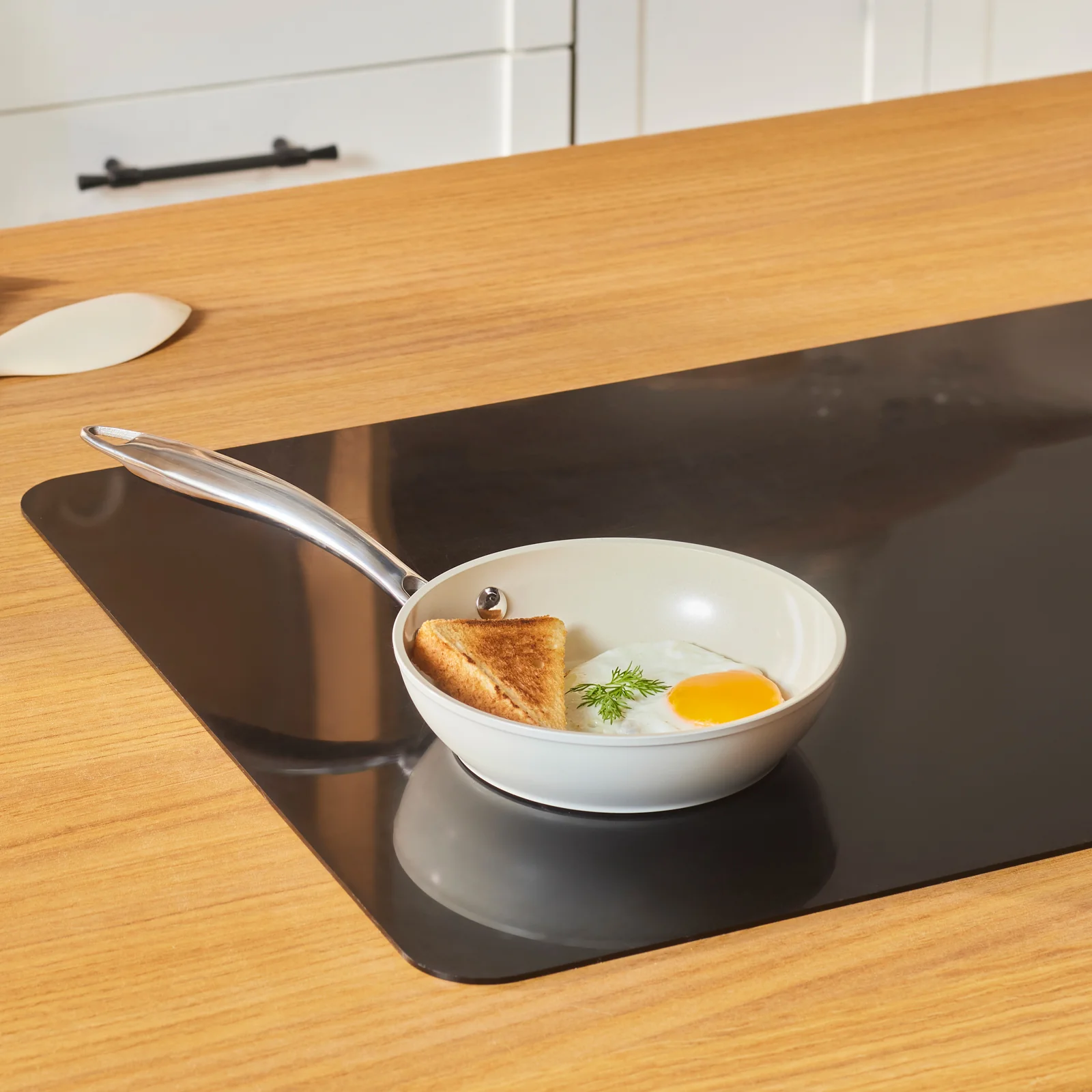 Karaca Swiss Crystal Almond Cream, Poêle, 16cm