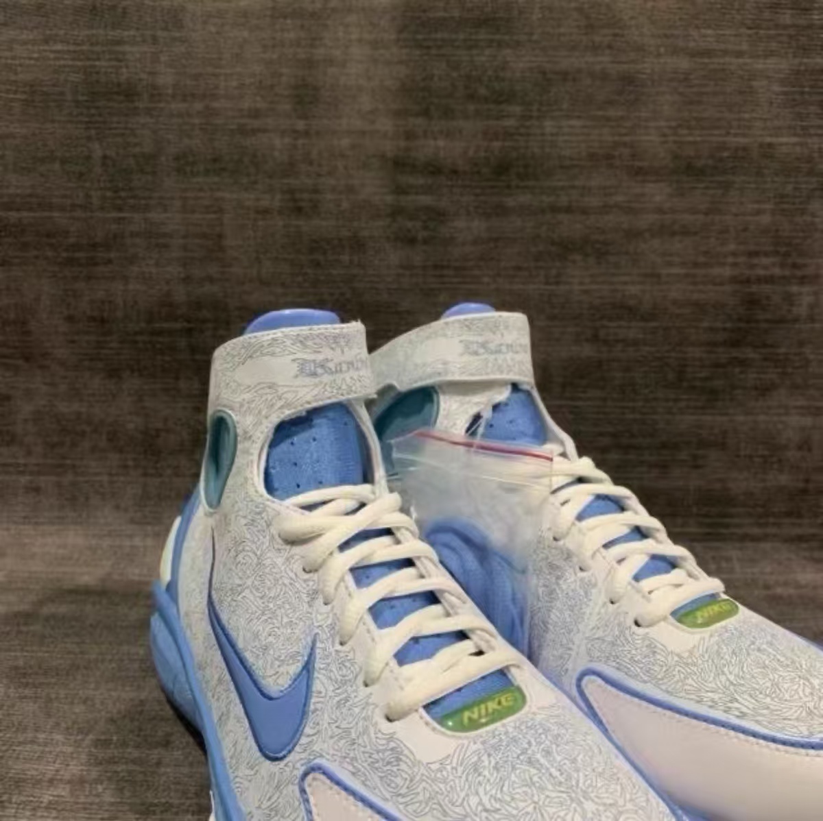 Nike Air Zoom Huarache 2K4 “Laser”