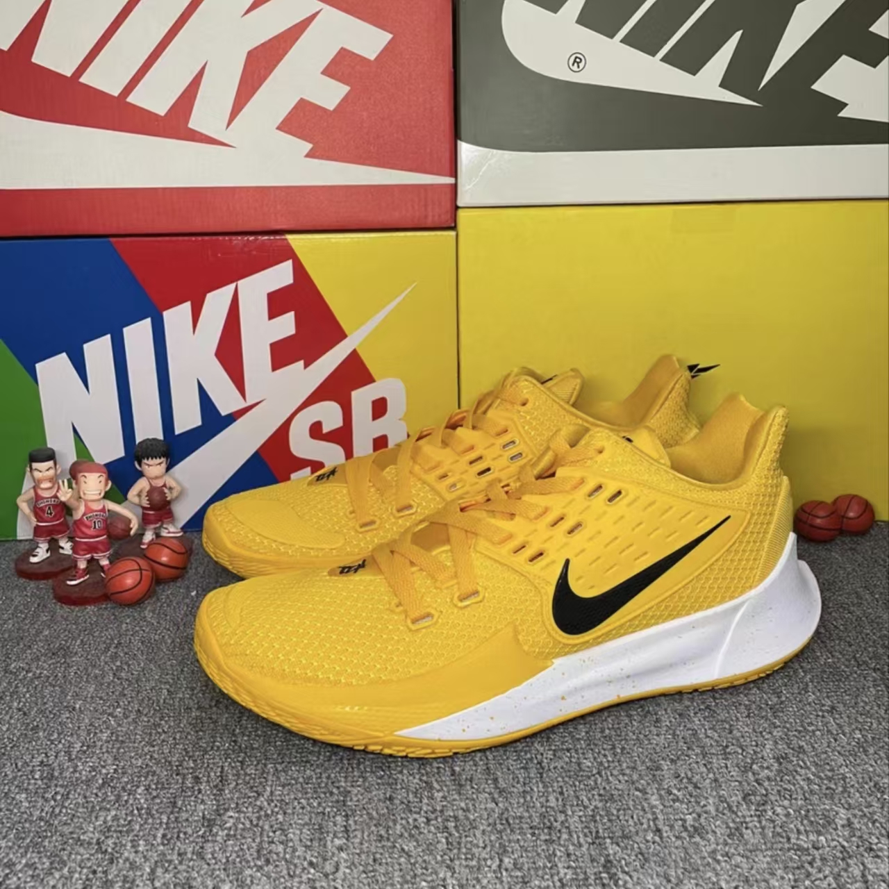 Nike Kyrie Low 2 TB 'University Gold'