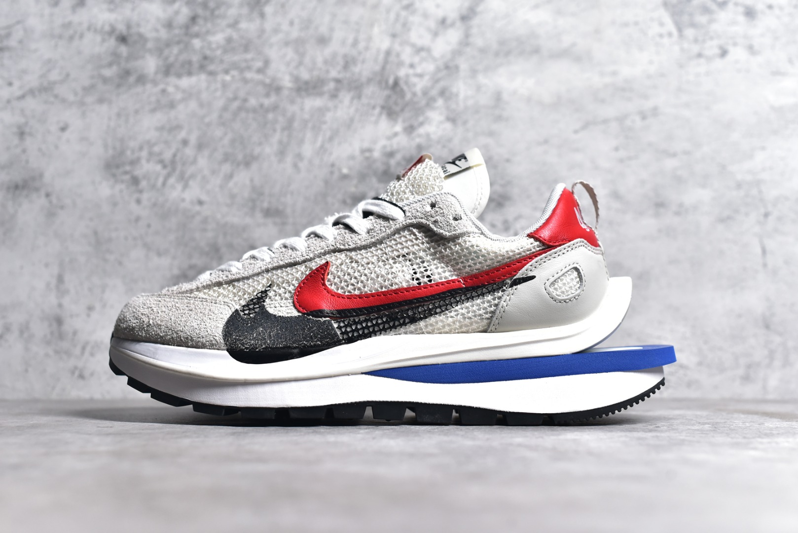 LJ NIKE VAPORWAFFLE SACAI SPORT FUCHSIA GAME ROYAL CV1363-100