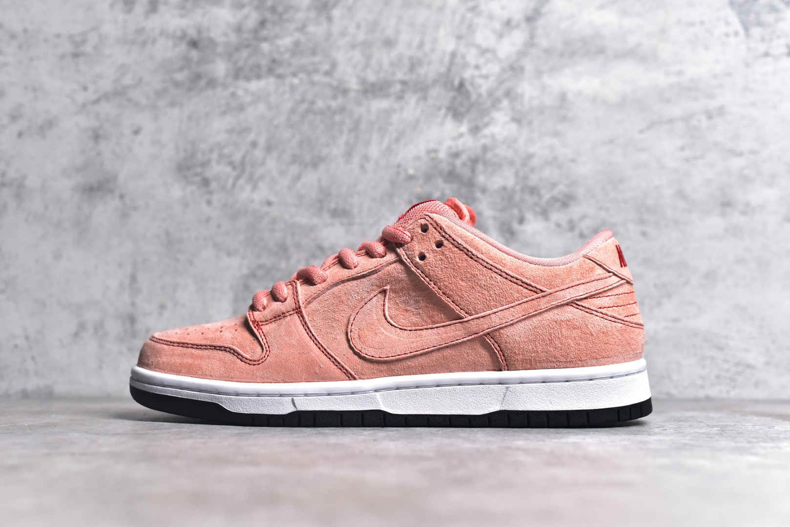 NIKE SB DUNK LOW PINK PIG MEN'S CV1655-600