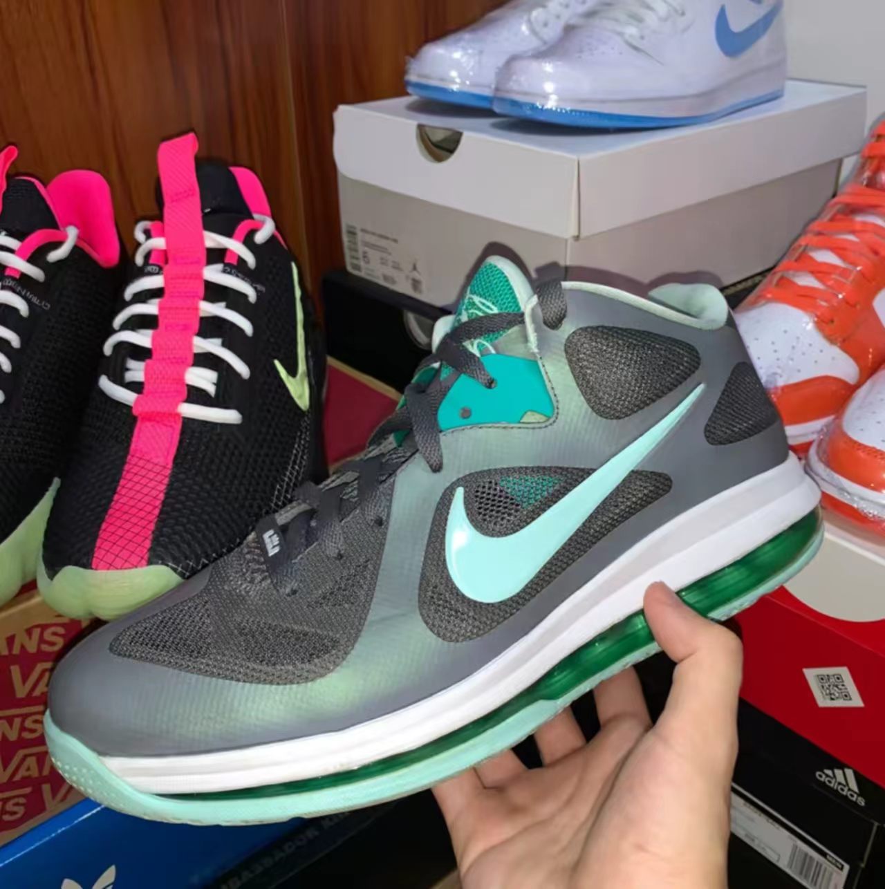 Nike LeBron 9 Low 