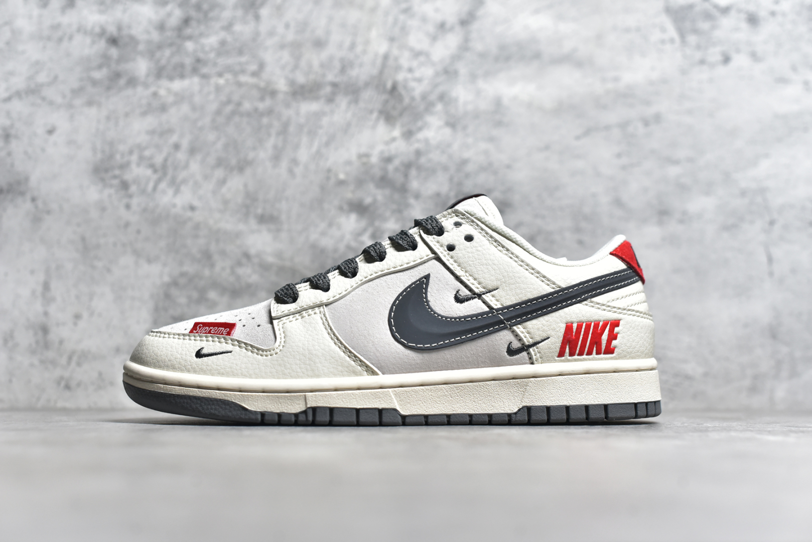 SB DUNK LOW X SUPREME FC1688-205XK