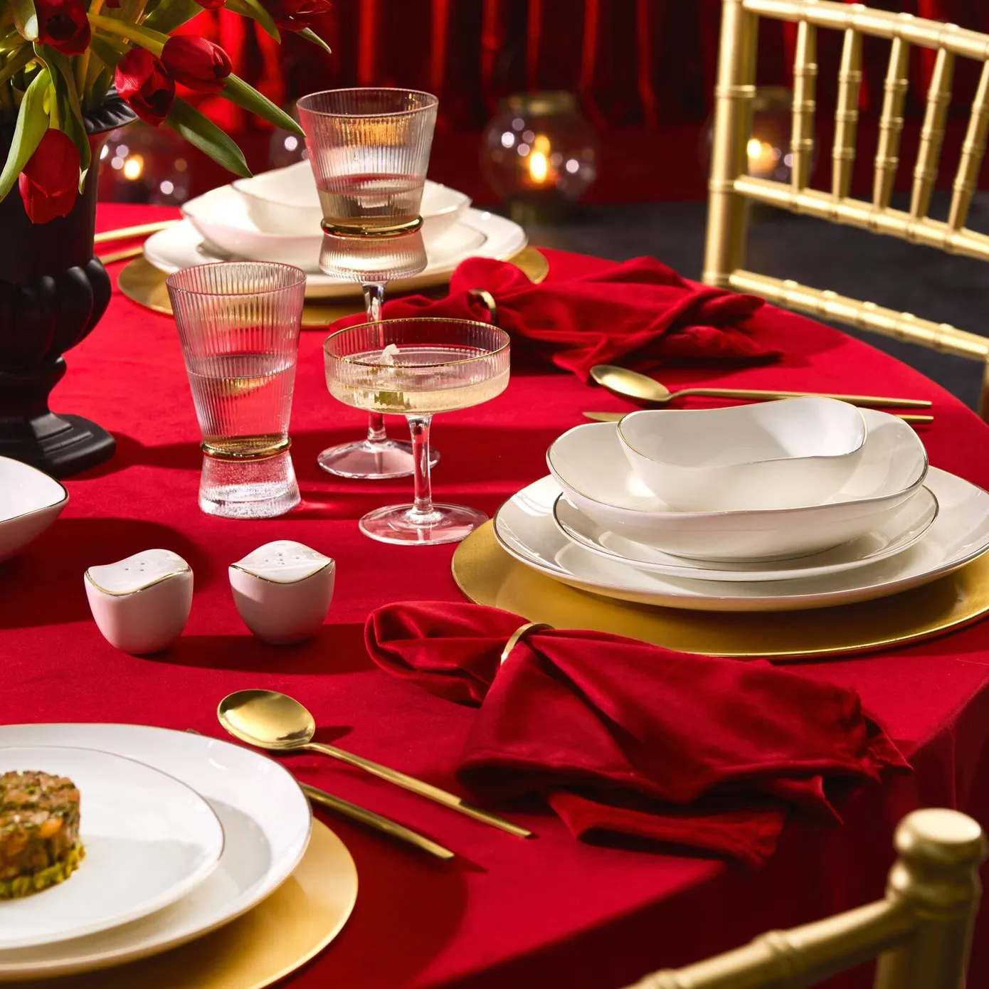 Karaca Red Carpet Collection Service de table Streamline Middle pour 12 personnes, 56 pièces