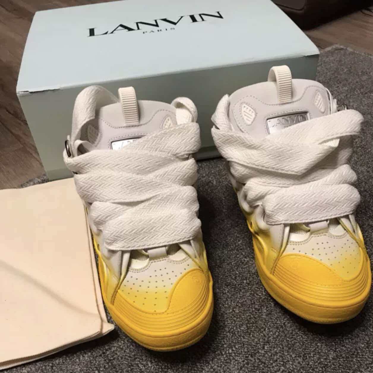 Lanvin Curb