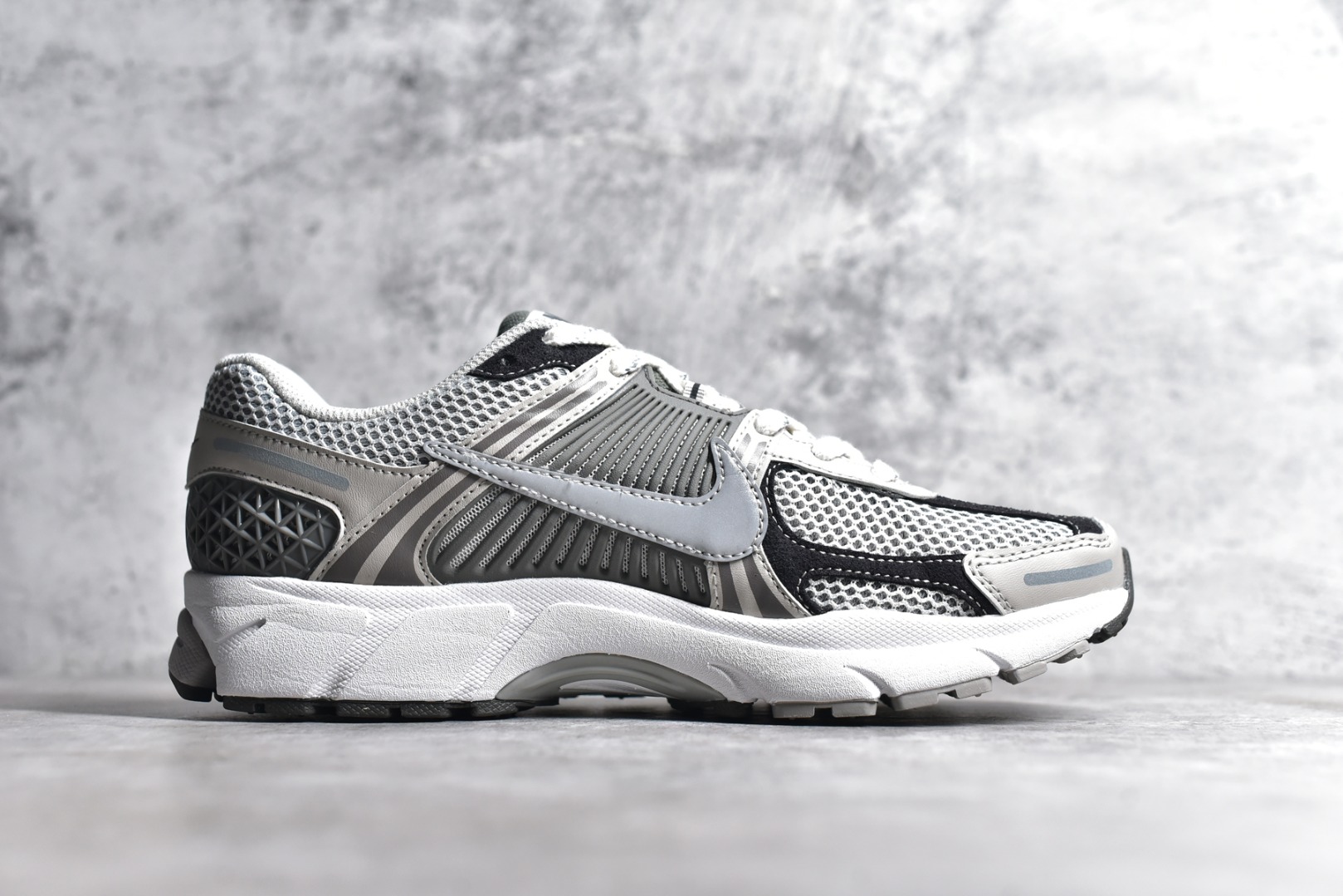 NIKE ZOOM VOMERO 5 IRON ORE FLAT PEWTER FD0791-012