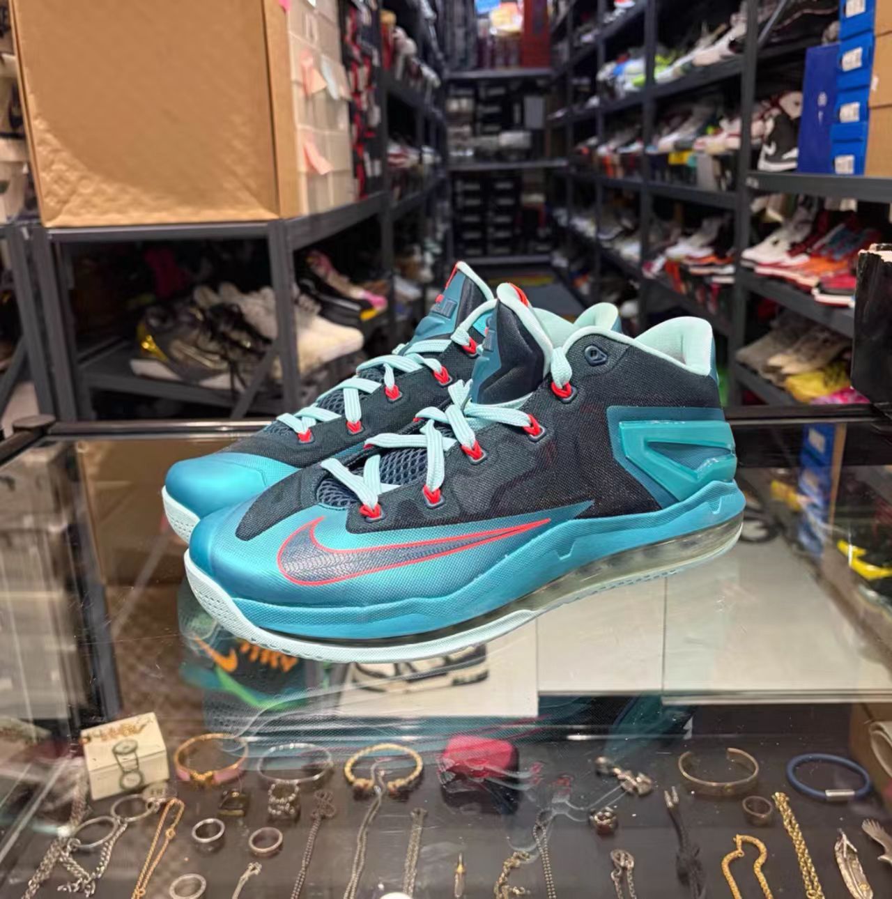 Nike LeBron XI Low 