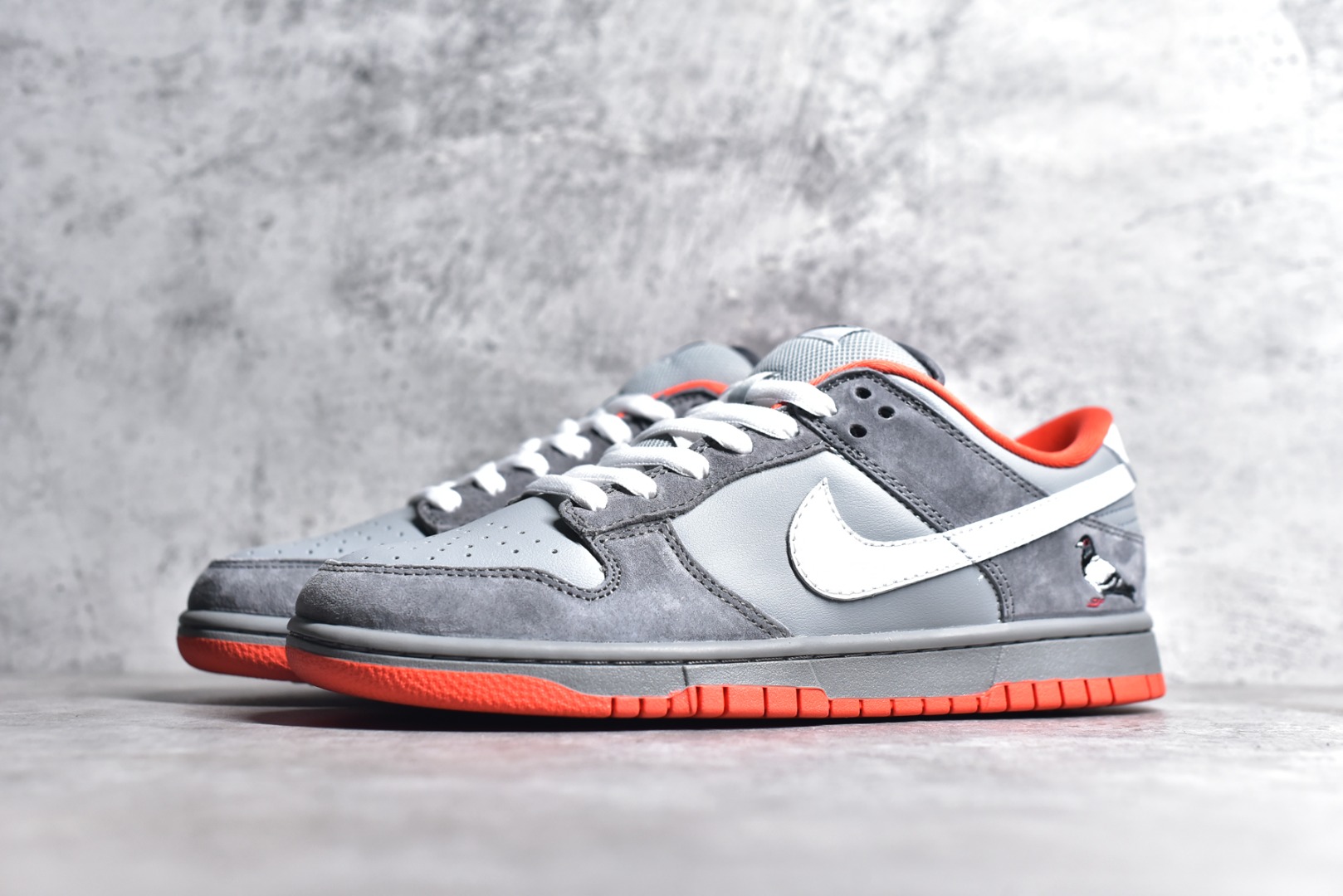 NIKE SB DUNK LOW STAPLE NYC PIGEON 304292-011